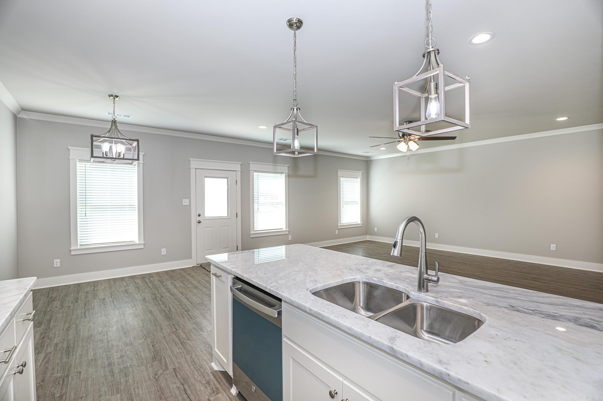 BENJAMIN GROVE - Residential