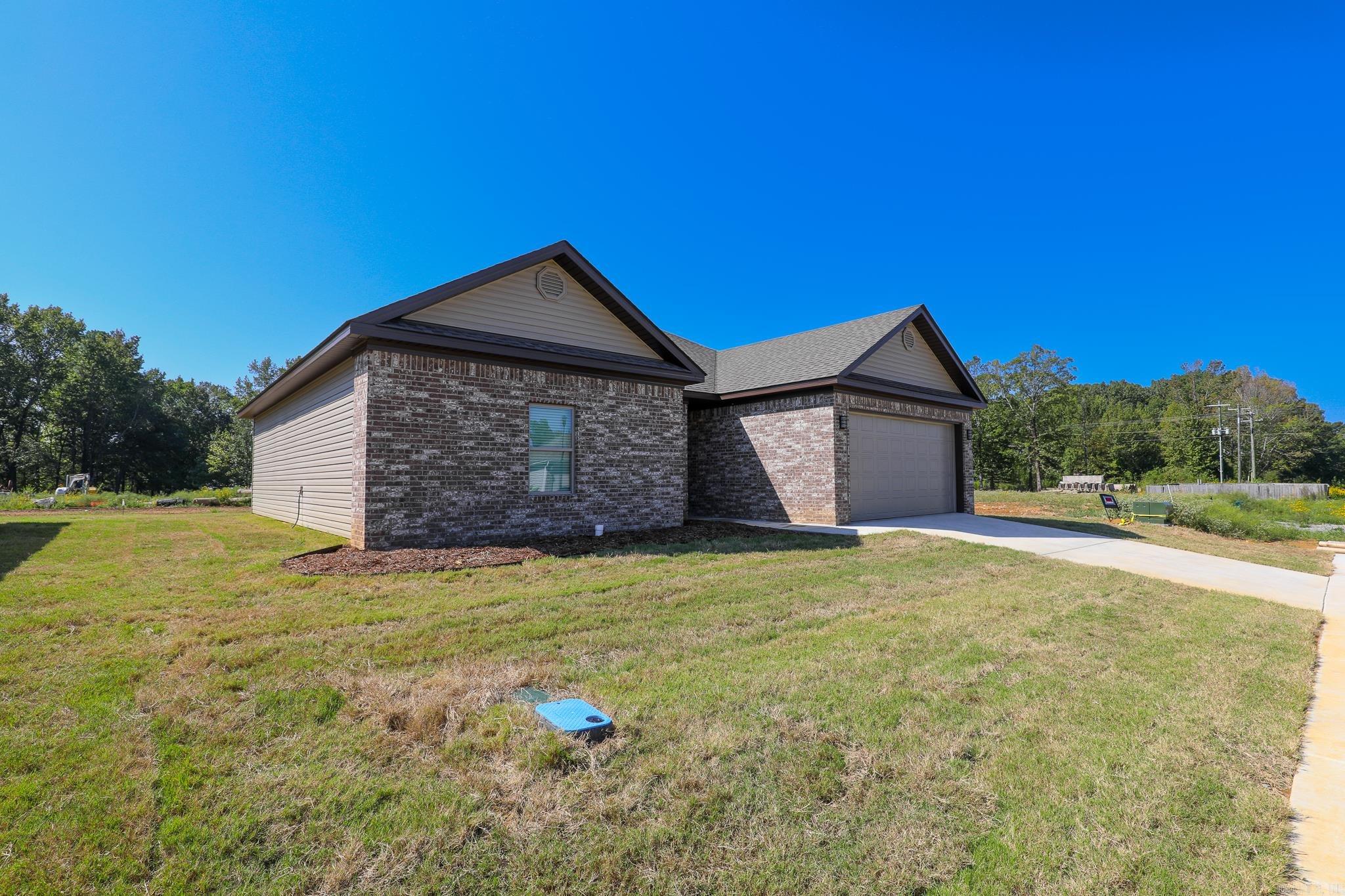 BENJAMIN GROVE - Residential