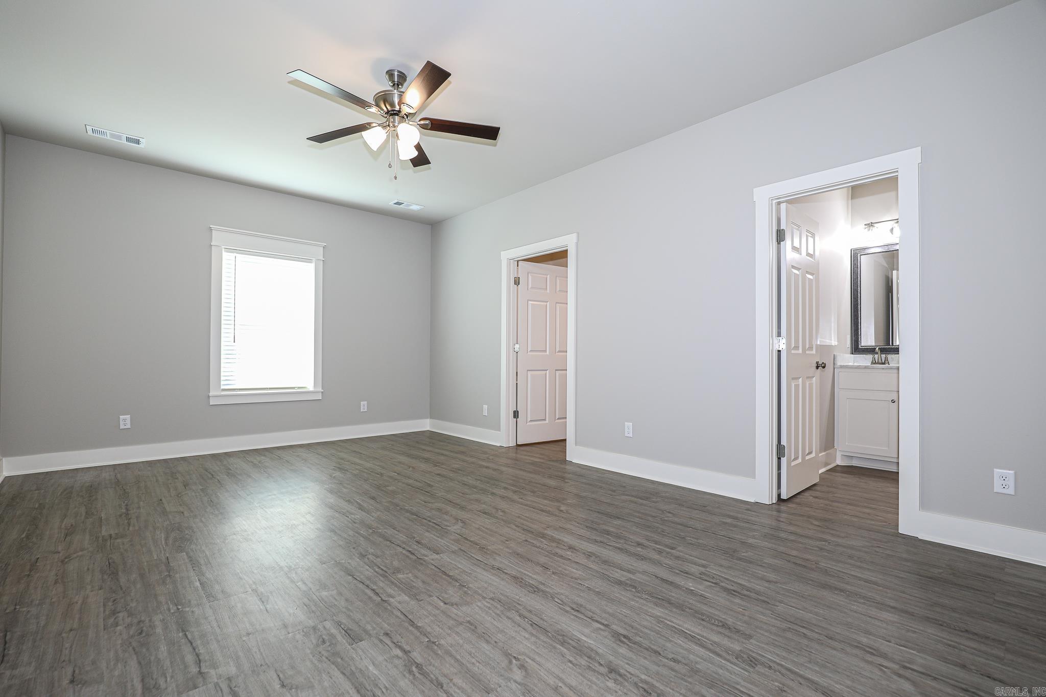 BENJAMIN GROVE - Residential