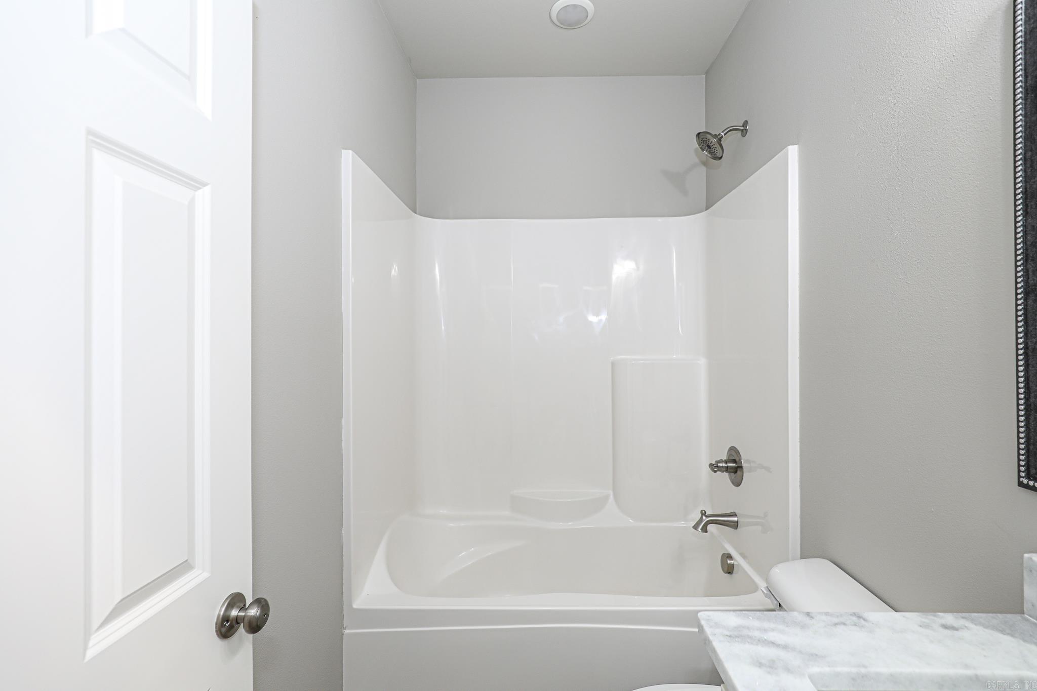 BENJAMIN GROVE - Residential