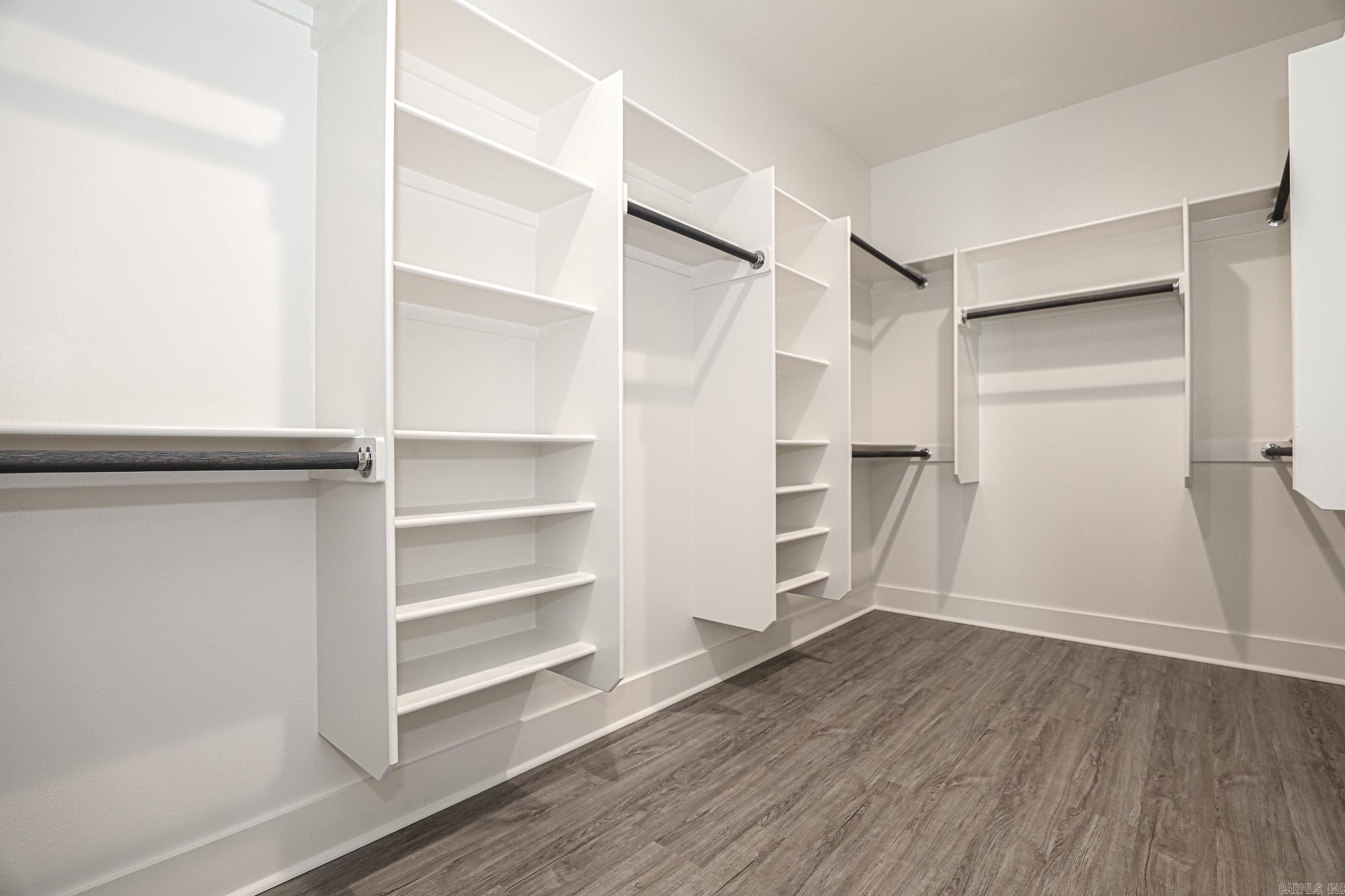 BENJAMIN GROVE - Residential