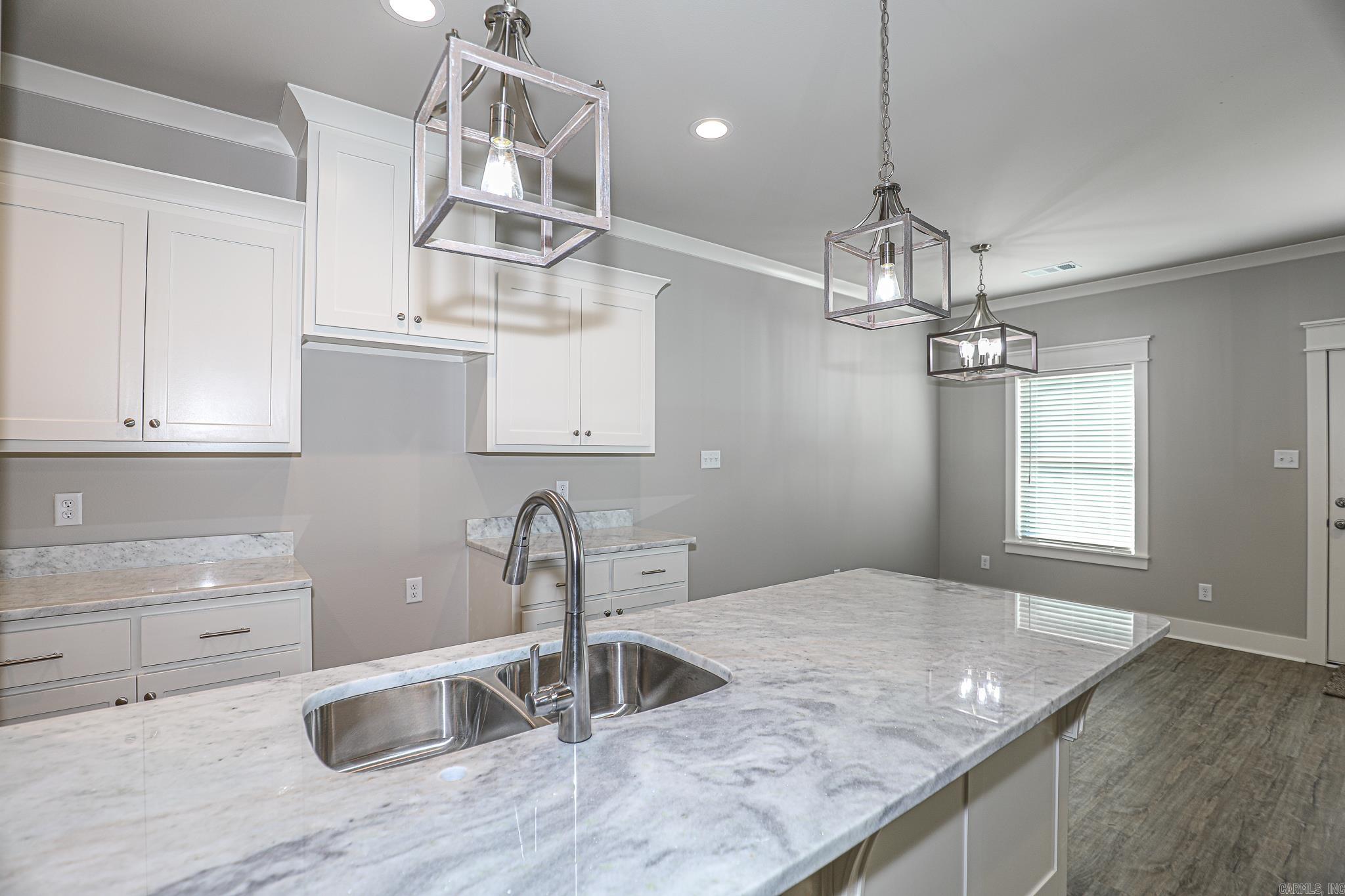 BENJAMIN GROVE - Residential