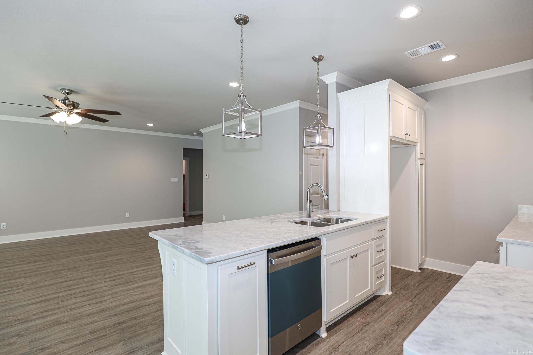 BENJAMIN GROVE - Residential