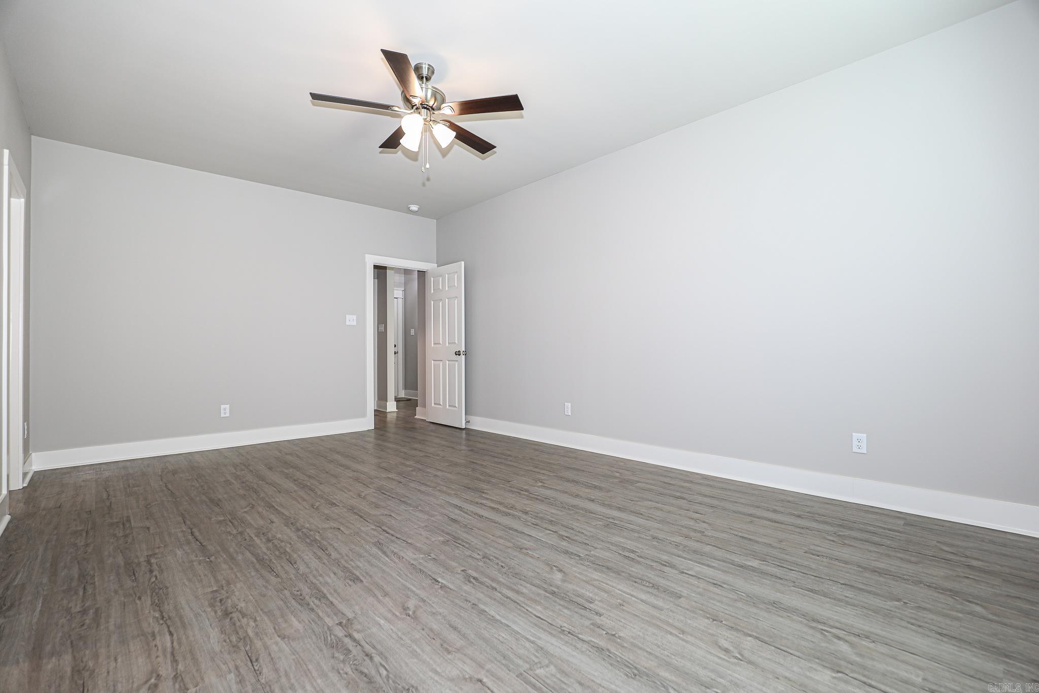 BENJAMIN GROVE - Residential