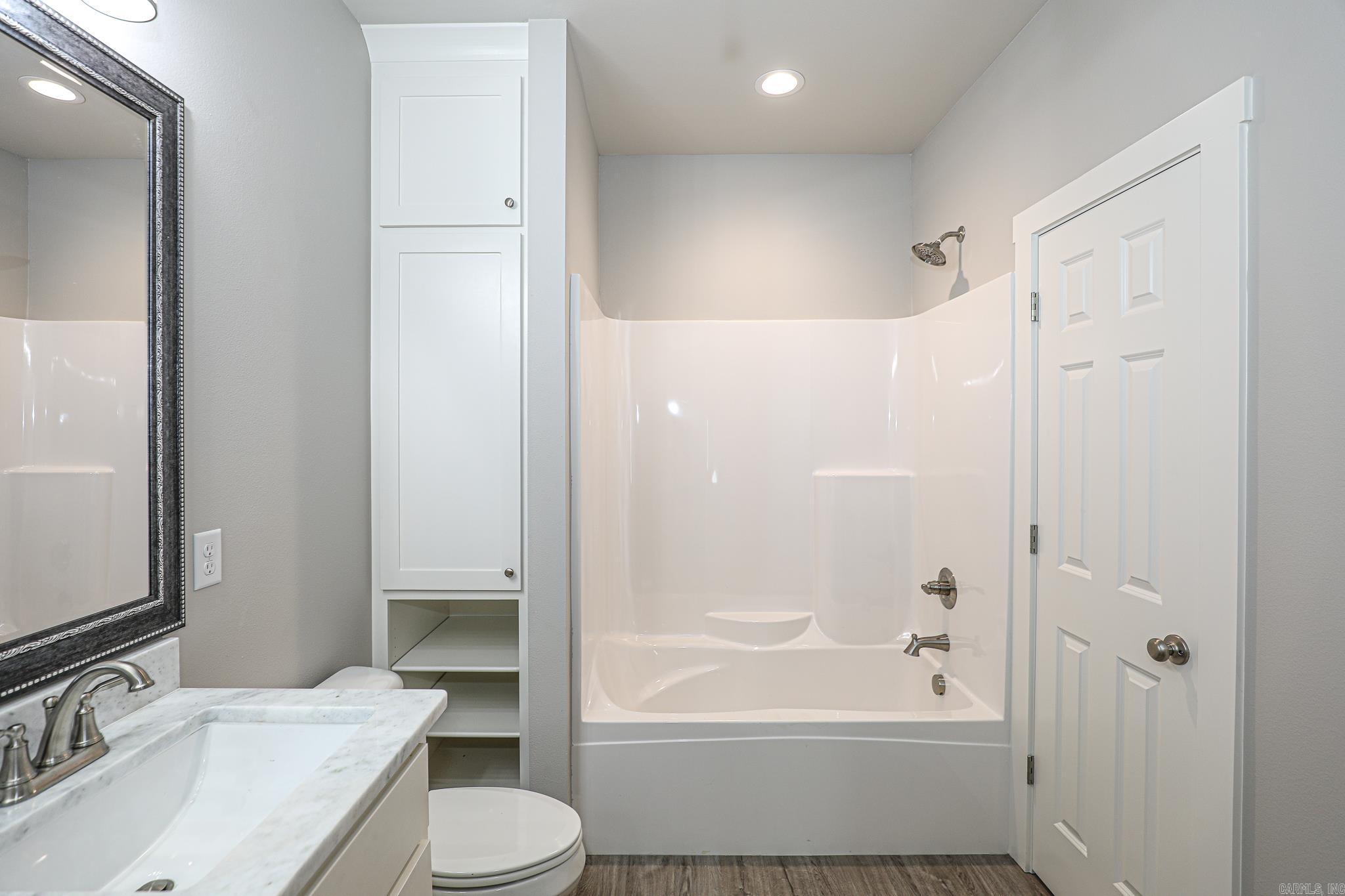 BENJAMIN GROVE - Residential