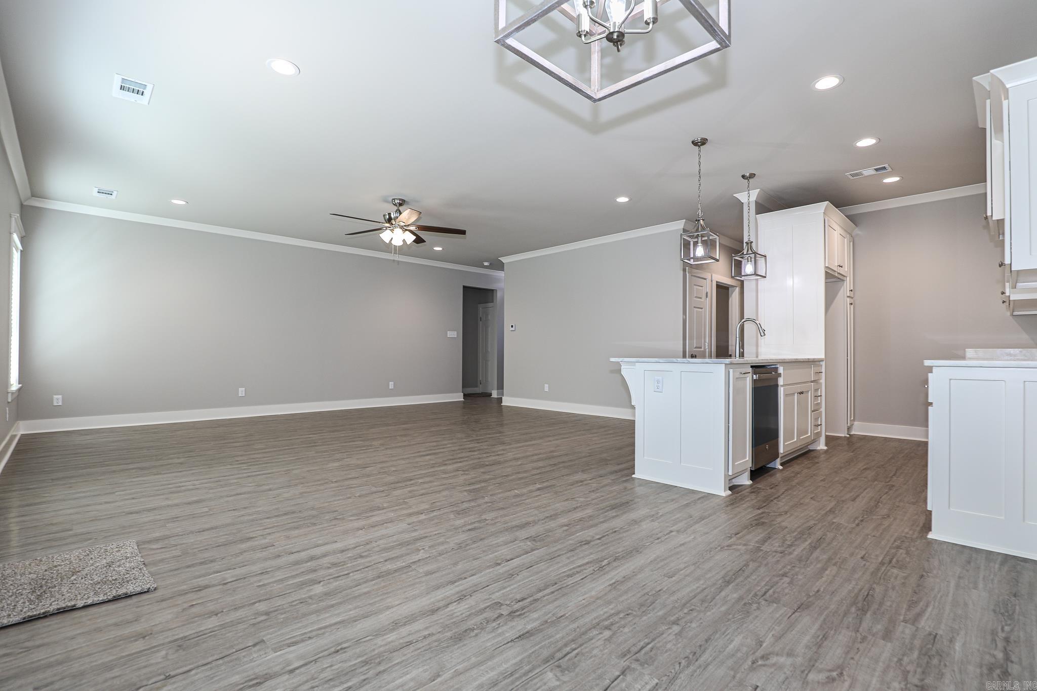 BENJAMIN GROVE - Residential