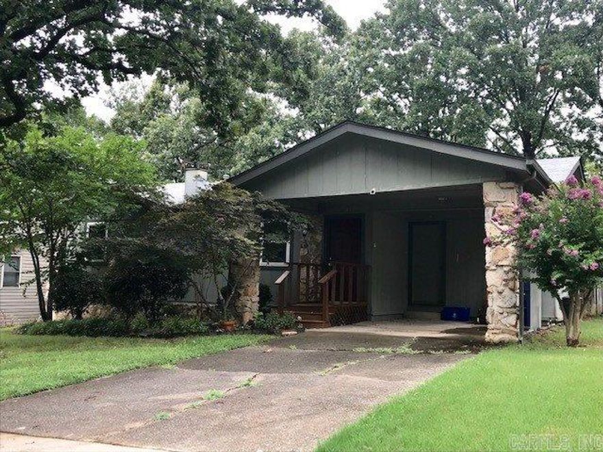 FREE RENT NOVEMBER AND DECEMBER with approved application! Cute, cozy, 3 br with carport, storage, fireplace, and ceiling fans, nice yard.  Easy on/off Maumelle Blvd to Maumelle or to I40. Pets negotiable