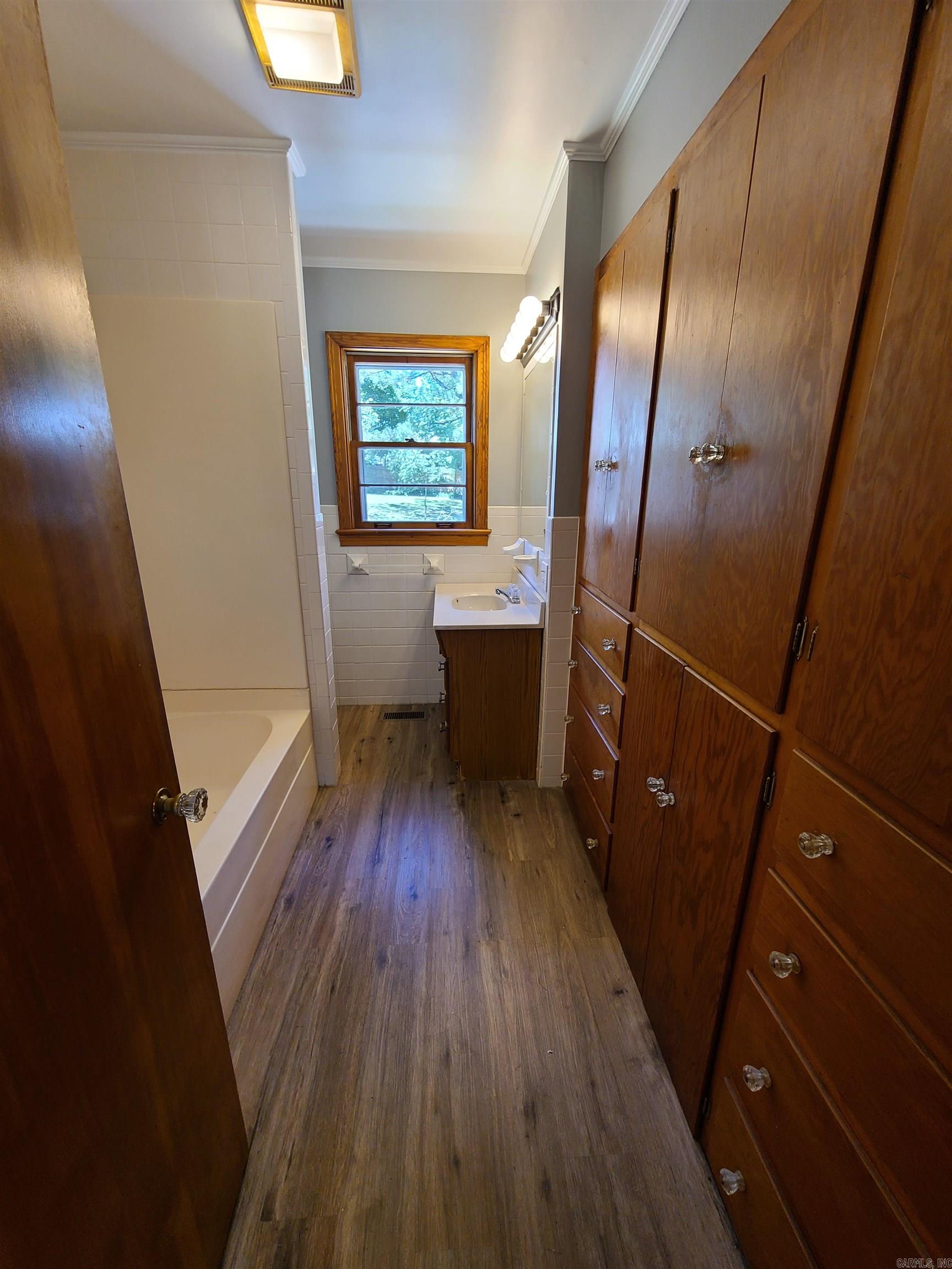 M&B PIGGOTT 2-20-8 - Residential