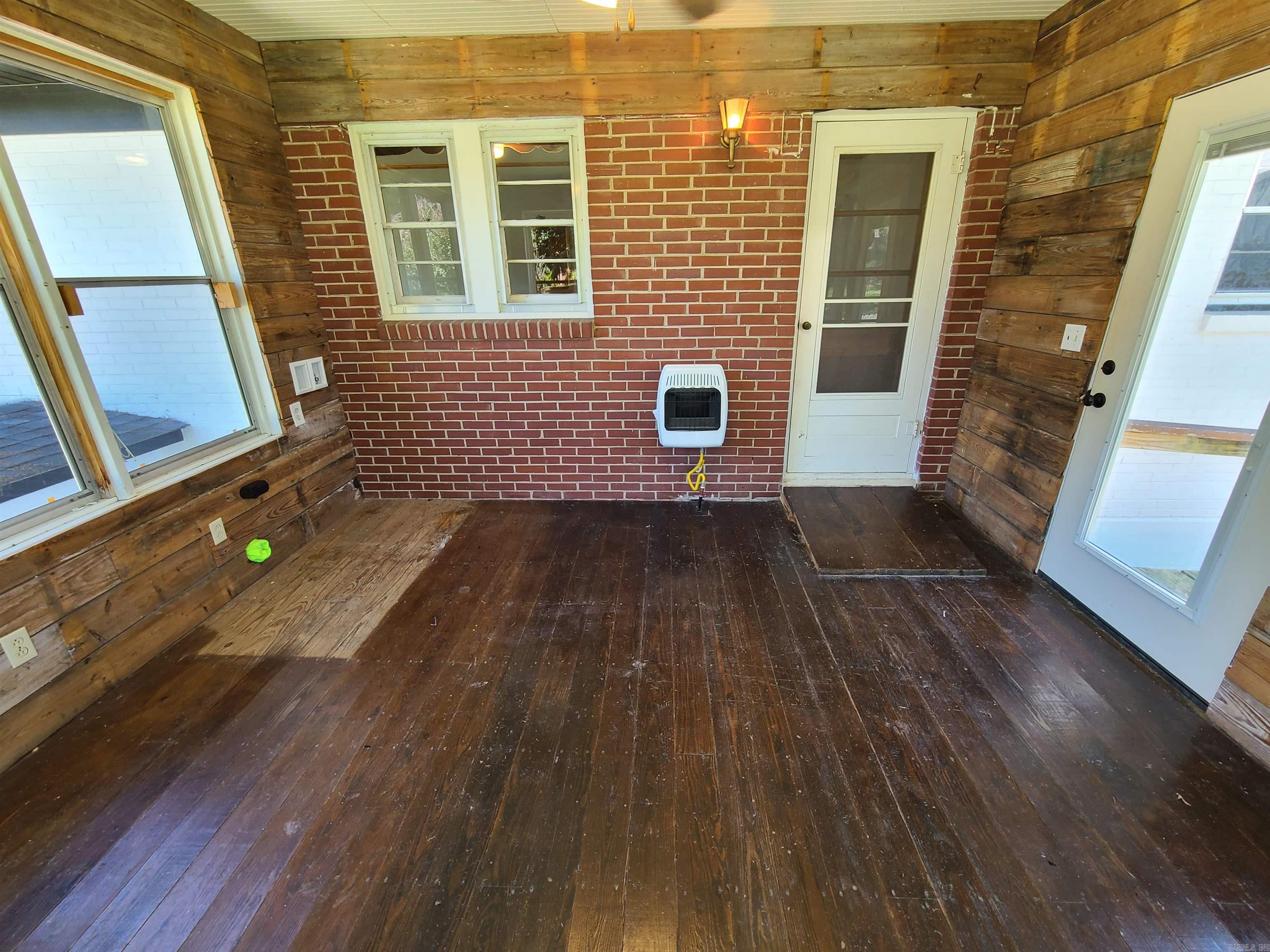 M&B PIGGOTT 2-20-8 - Residential