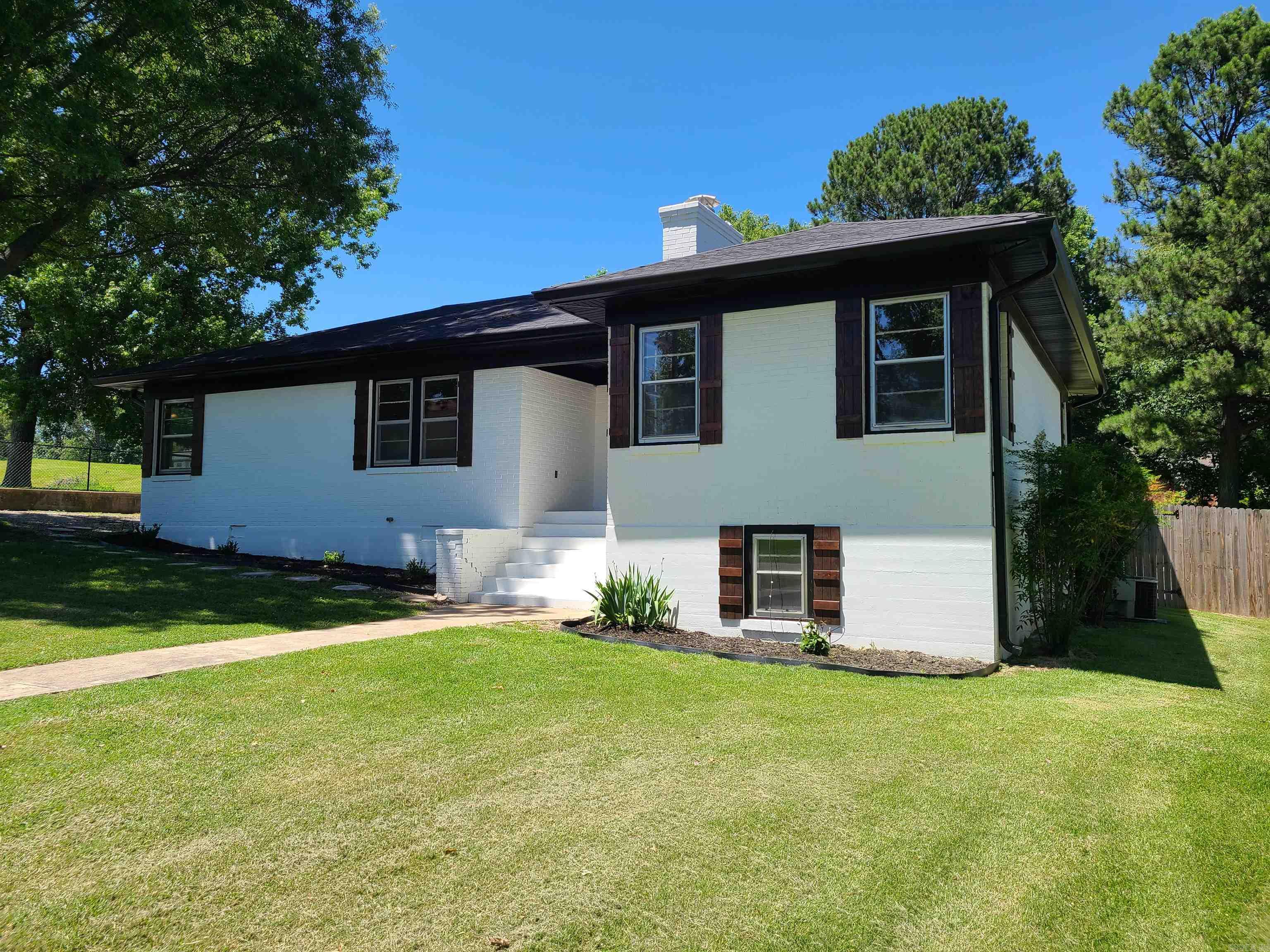 M&B PIGGOTT 2-20-8 - Residential