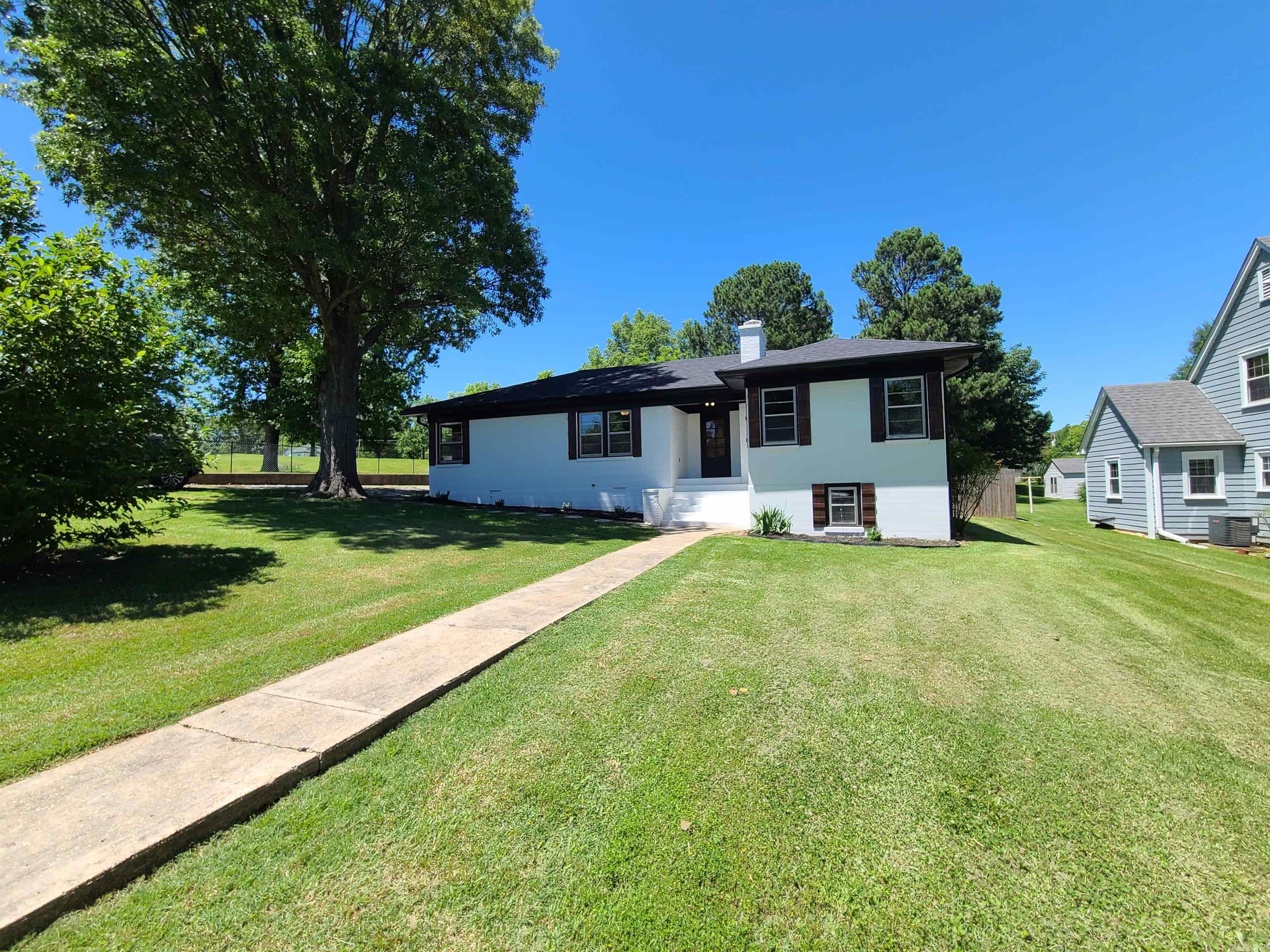 M&B PIGGOTT 2-20-8 - Residential