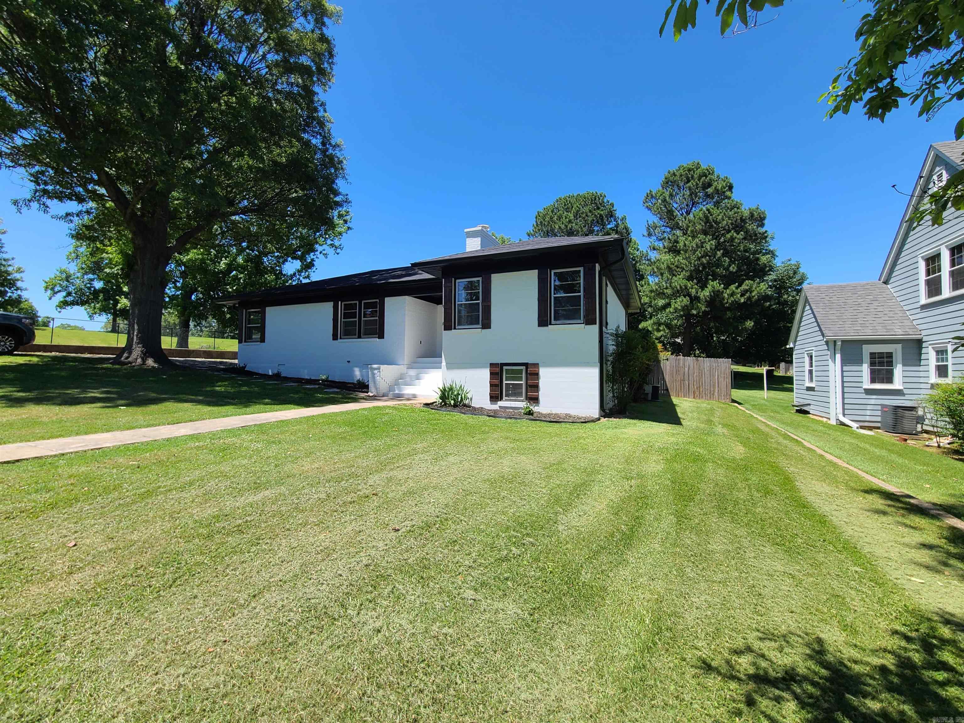 M&B PIGGOTT 2-20-8 - Residential