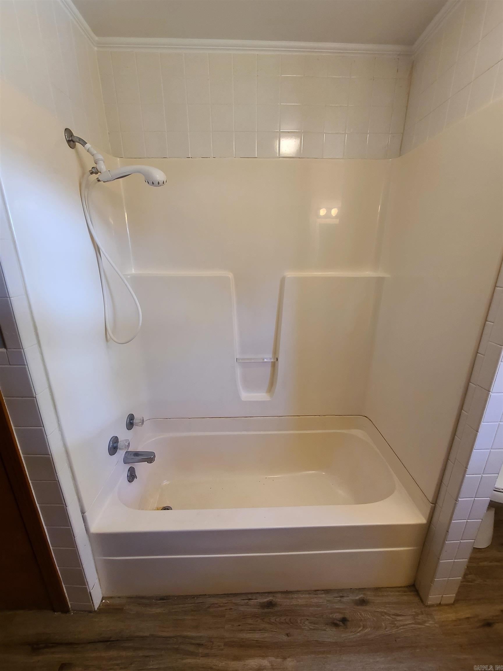 M&B PIGGOTT 2-20-8 - Residential