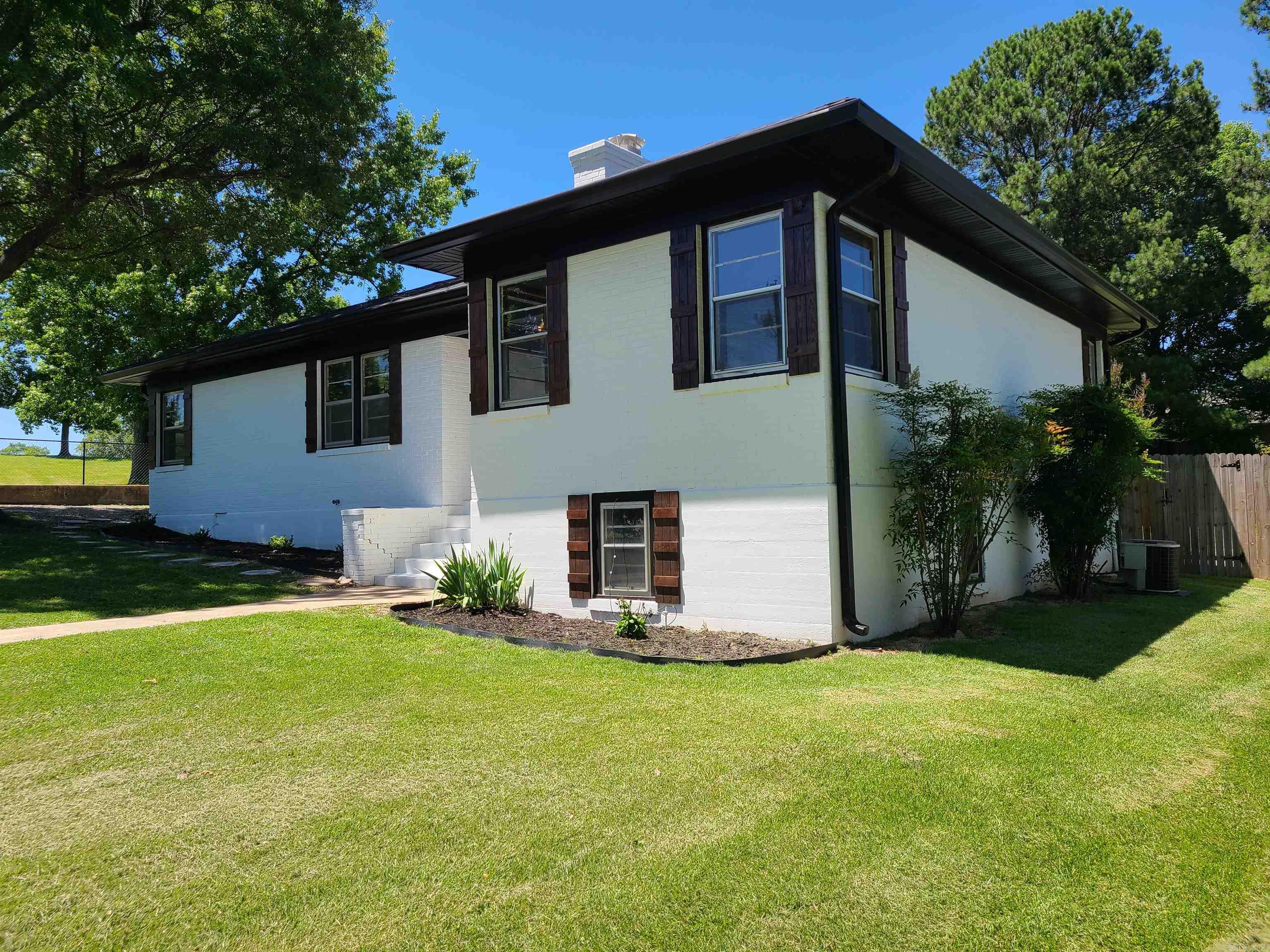 M&B PIGGOTT 2-20-8 - Residential