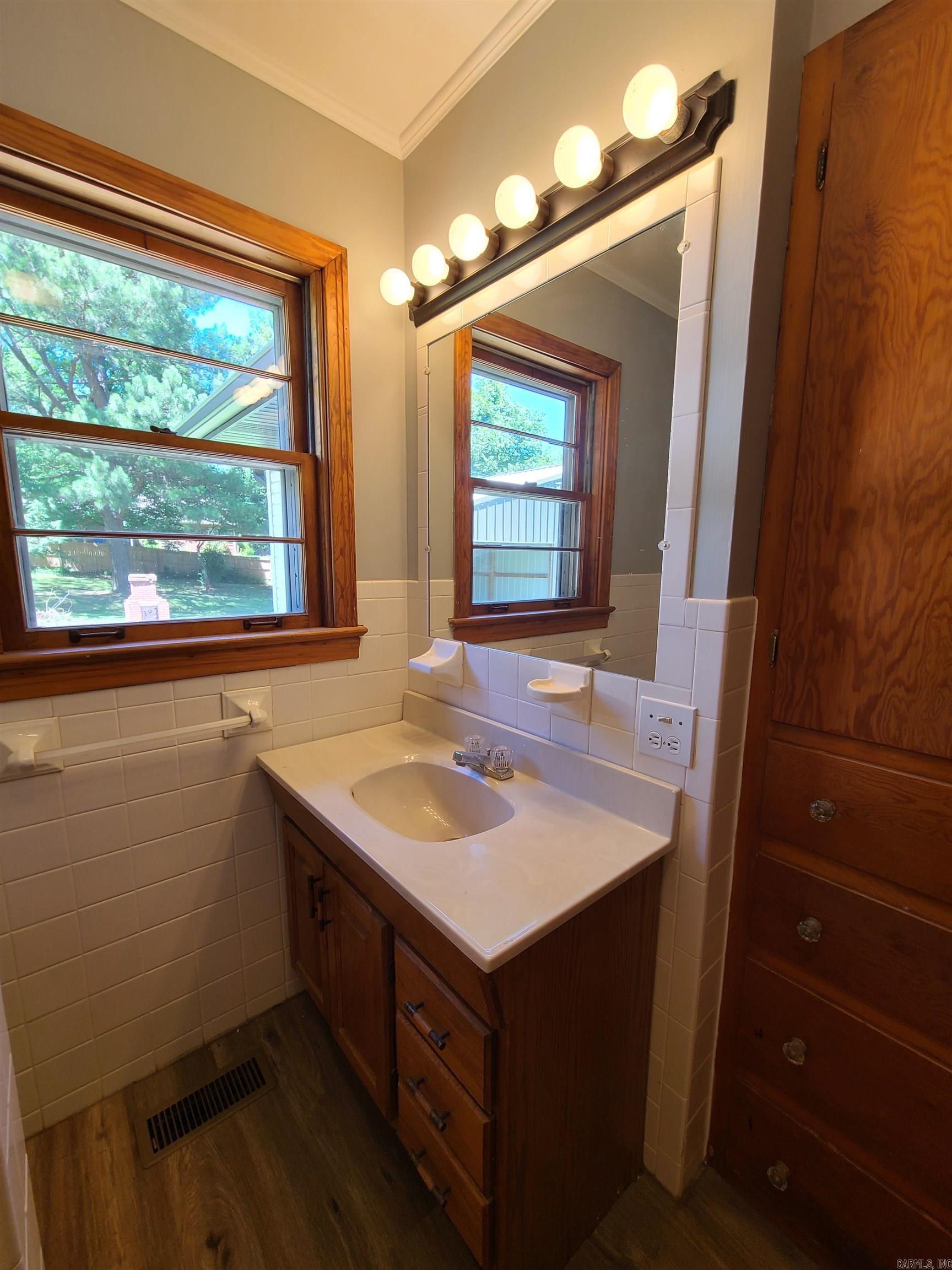 M&B PIGGOTT 2-20-8 - Residential