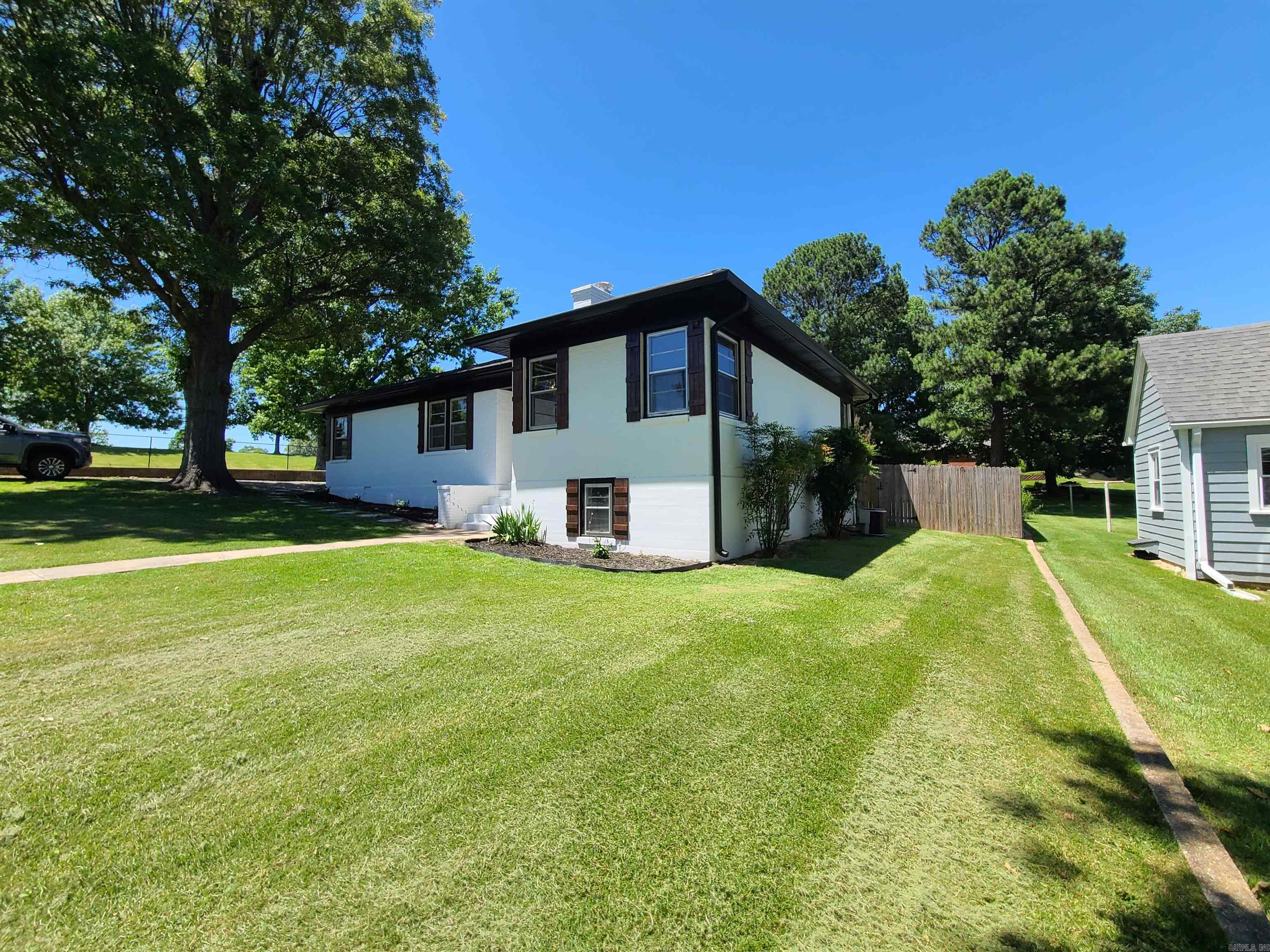 M&B PIGGOTT 2-20-8 - Residential