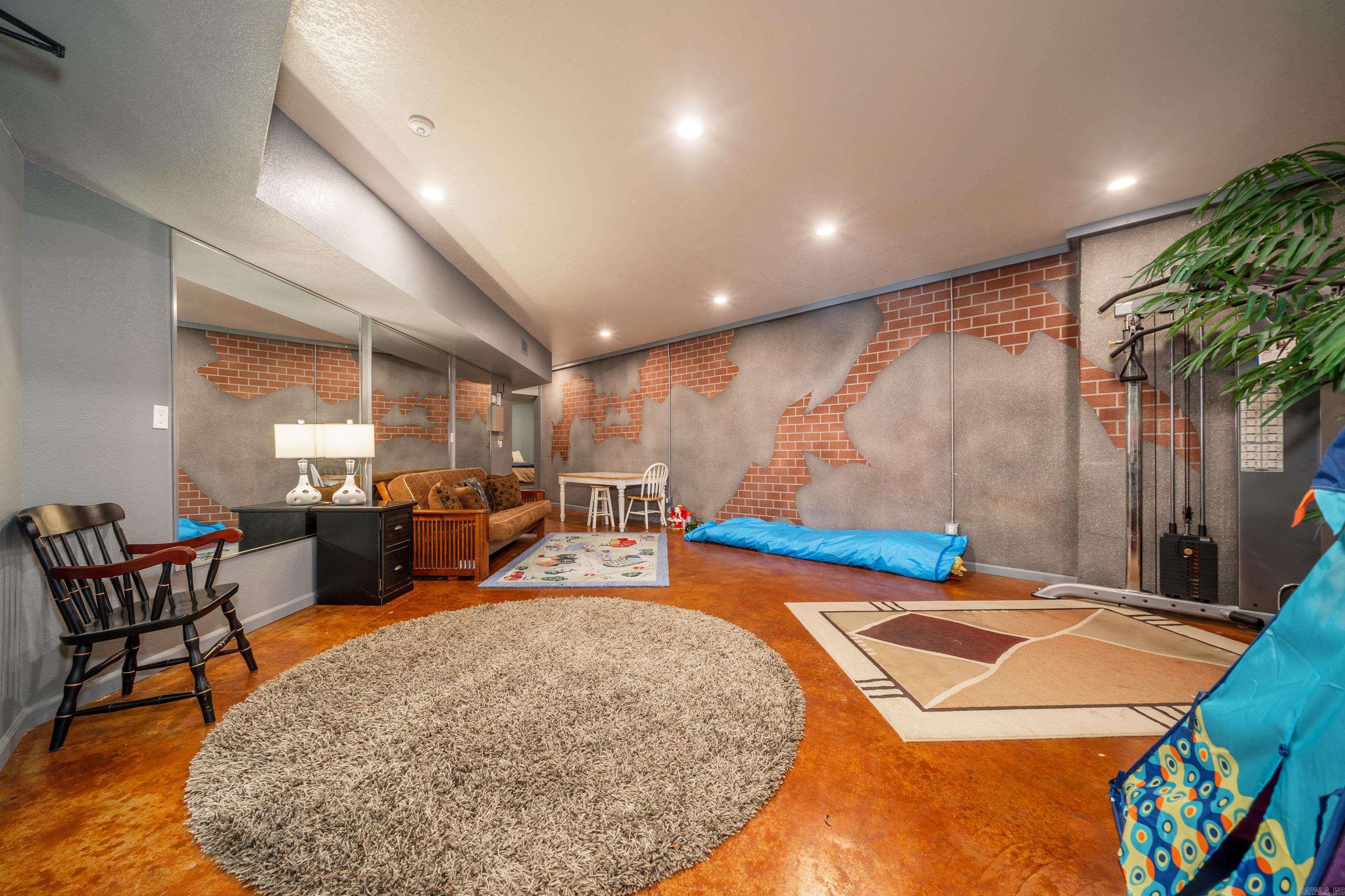 HUNTER HEIGHTS - Residential