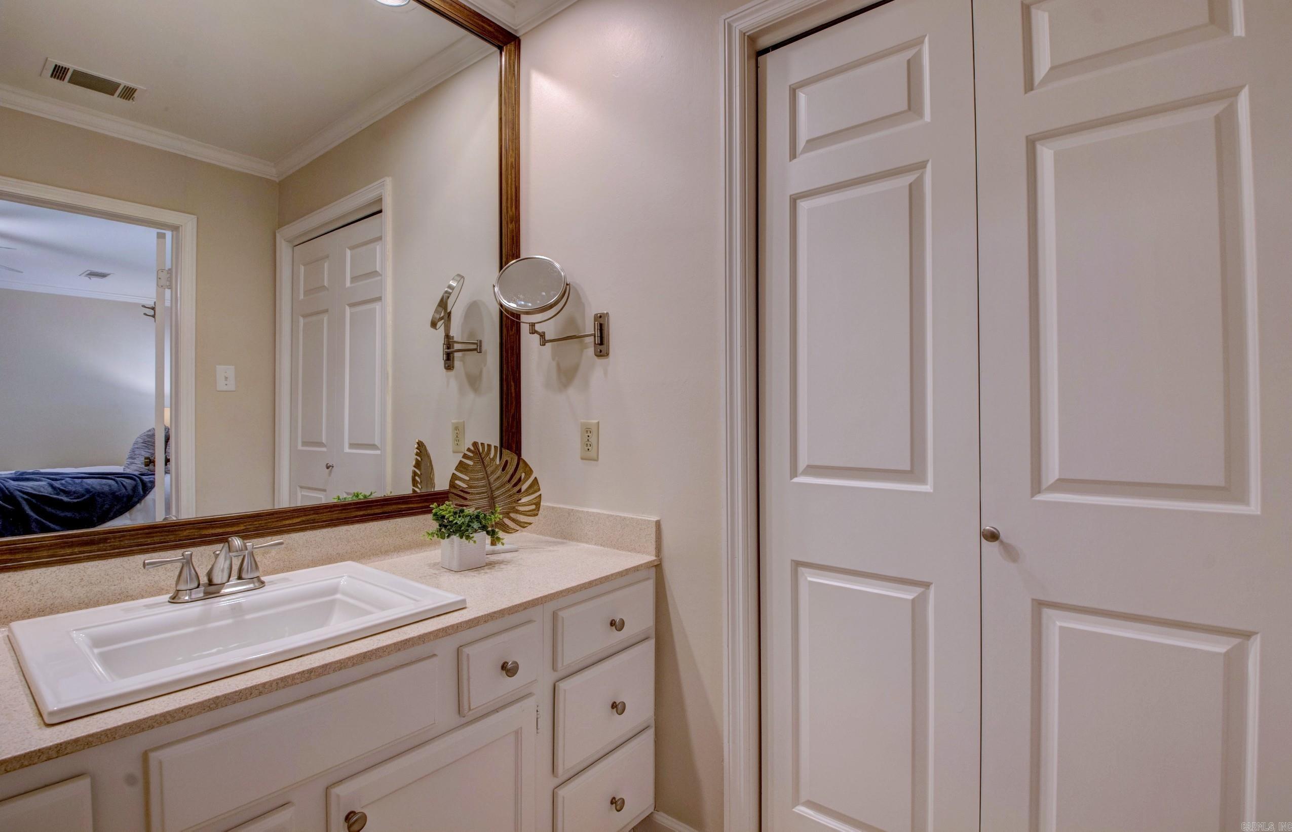 ANDOVER SQUARE - Residential