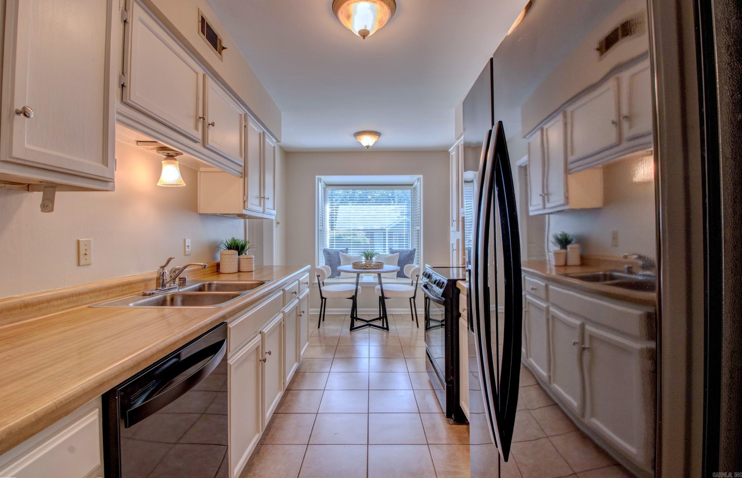 ANDOVER SQUARE - Residential