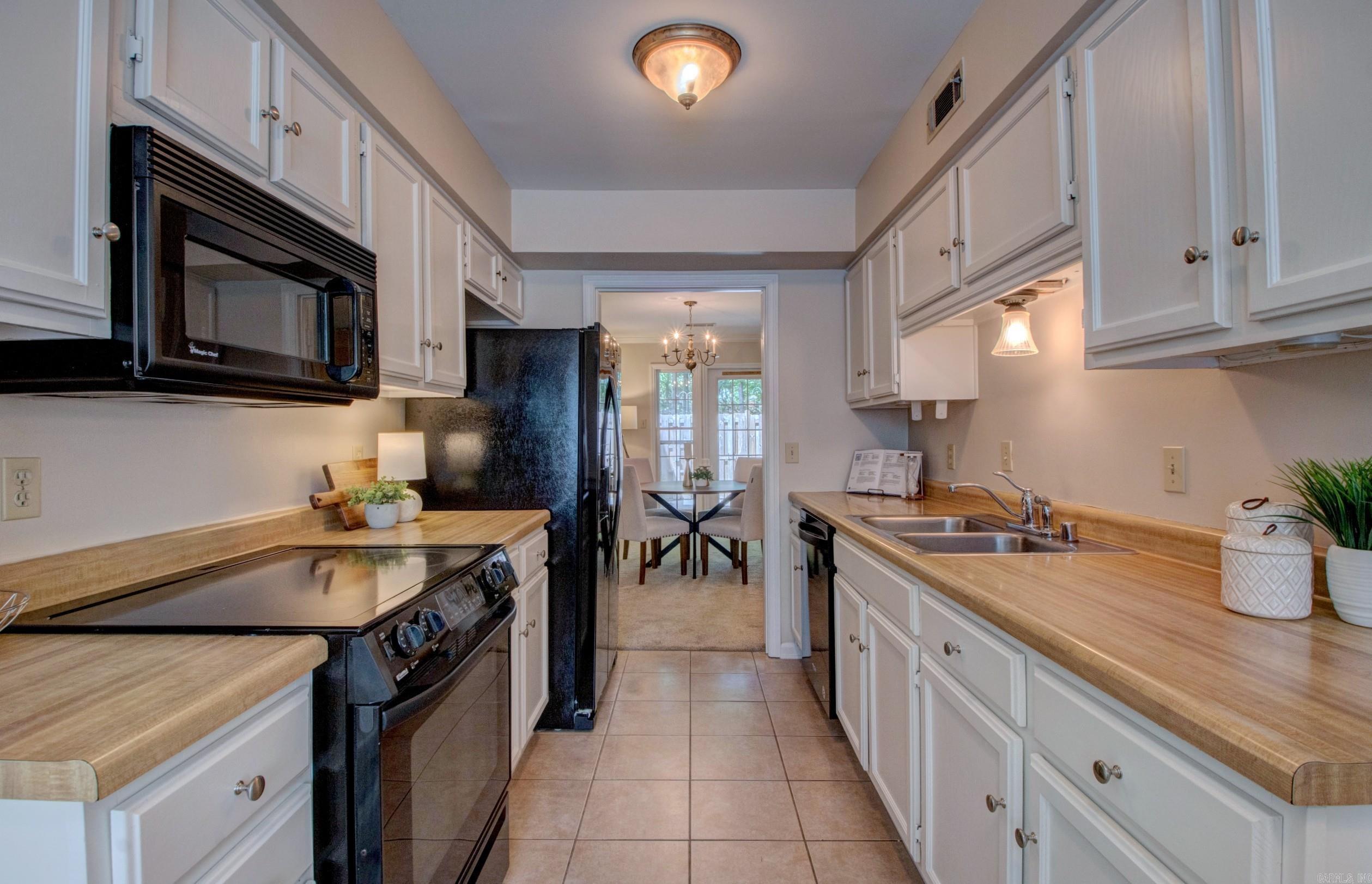 ANDOVER SQUARE - Residential