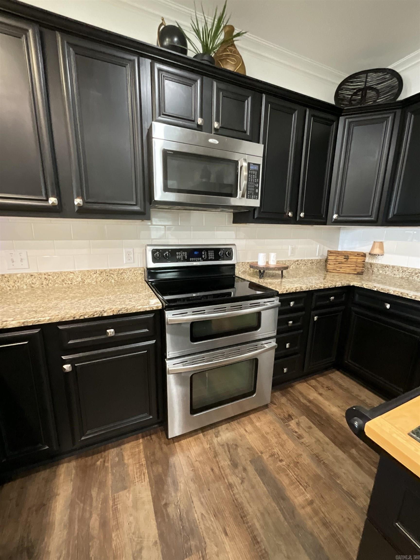 BAYSHORE TOWNHOMES - Residential
