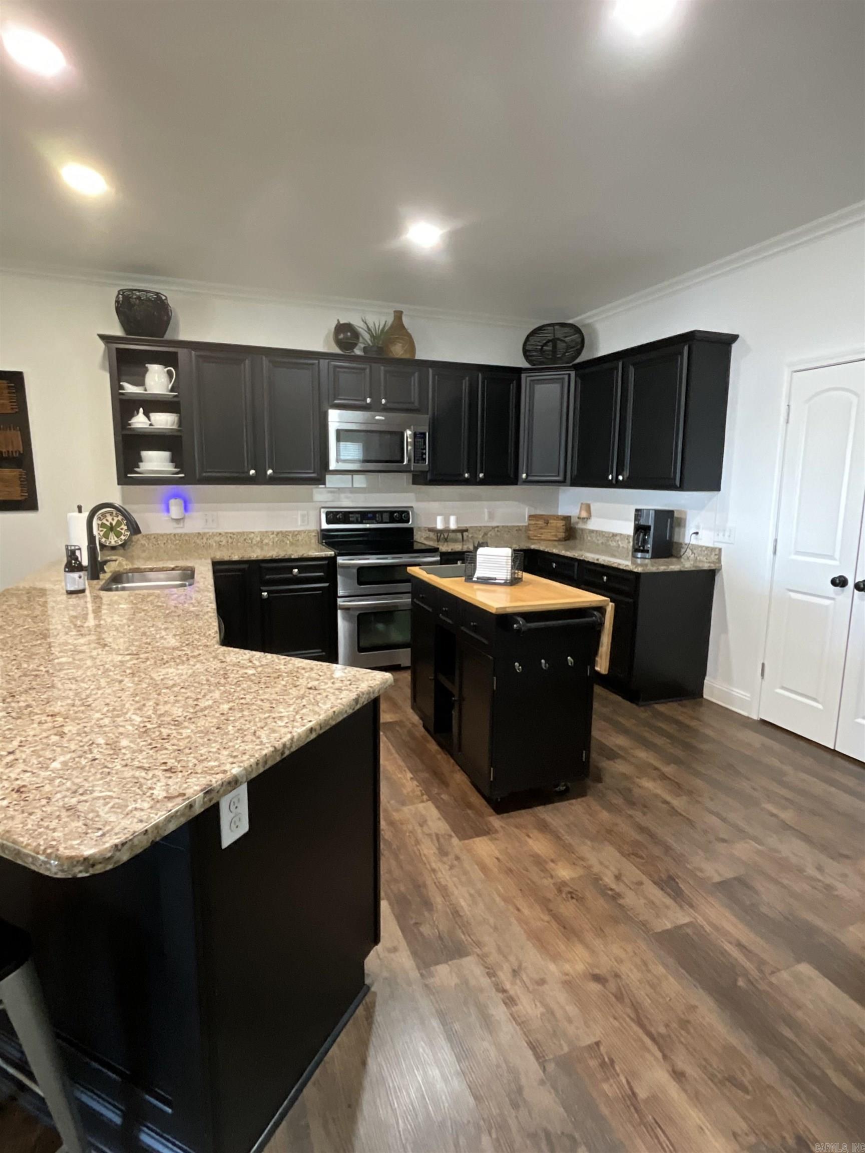 BAYSHORE TOWNHOMES - Residential