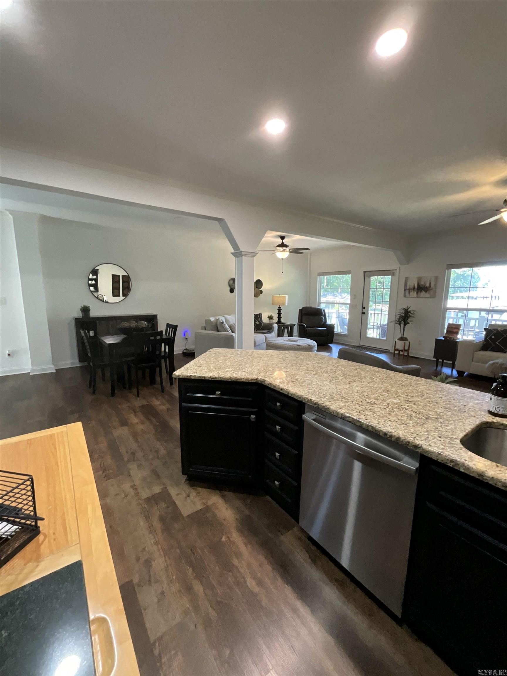 BAYSHORE TOWNHOMES - Residential