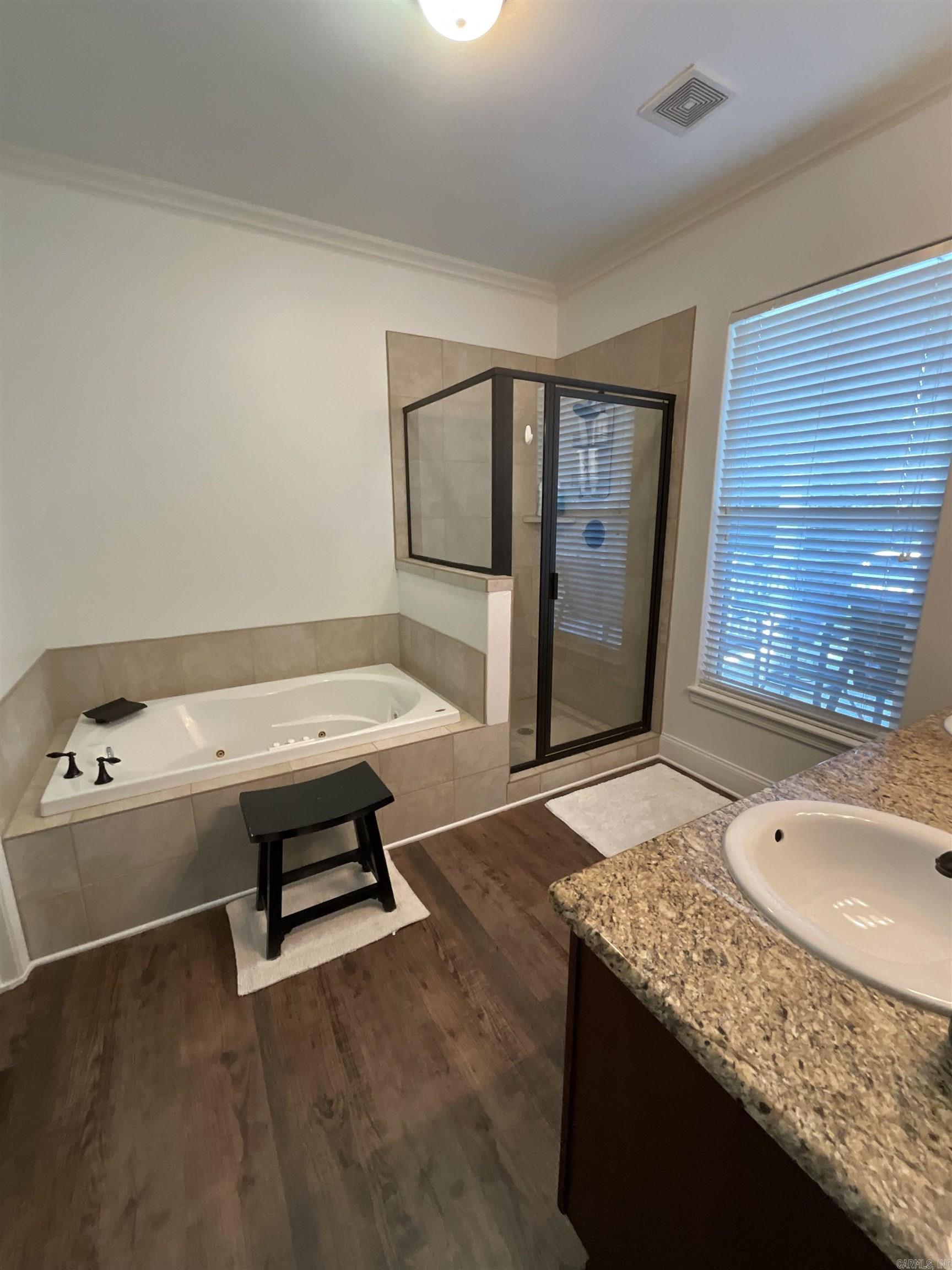 BAYSHORE TOWNHOMES - Residential