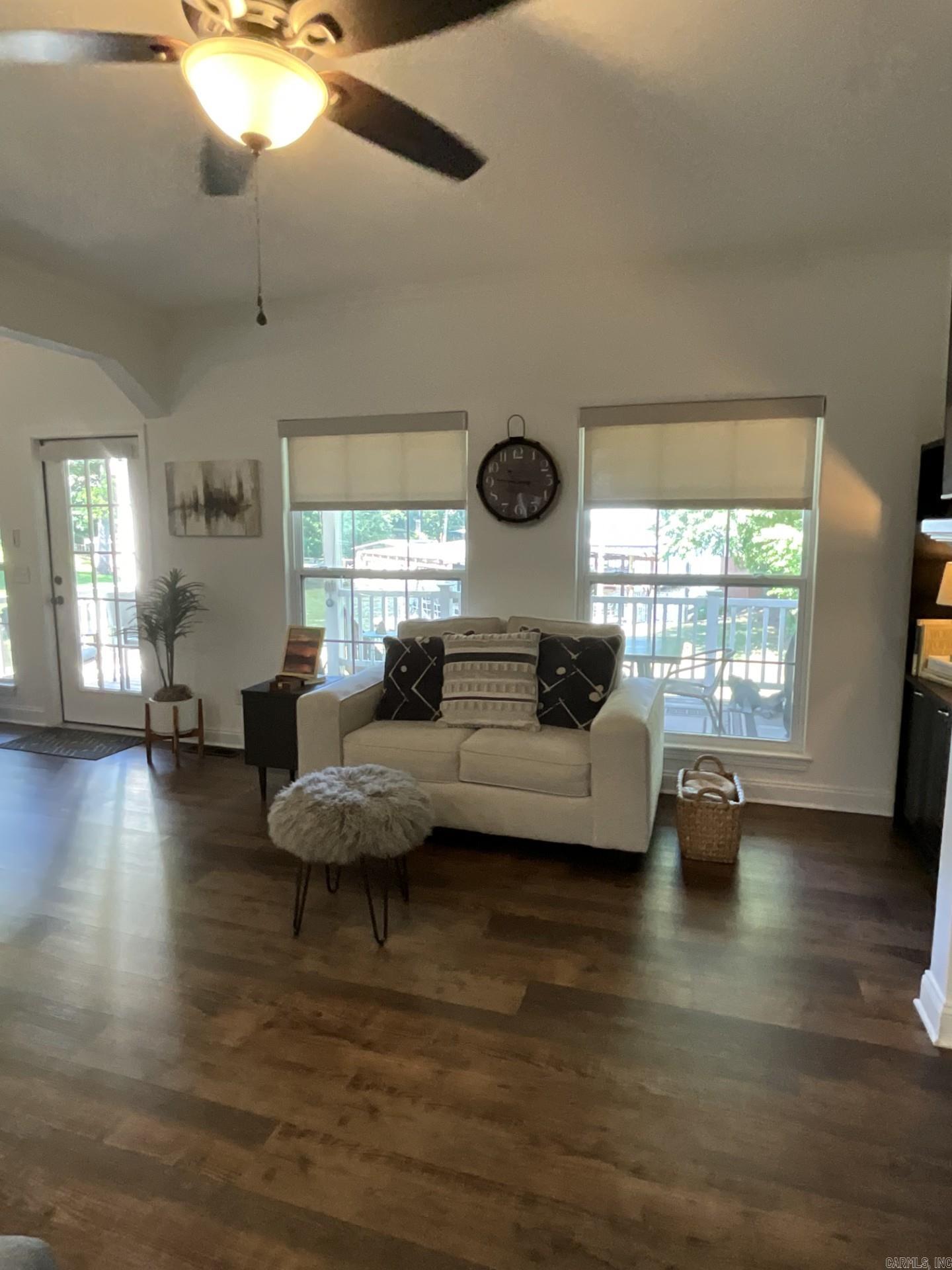 BAYSHORE TOWNHOMES - Residential