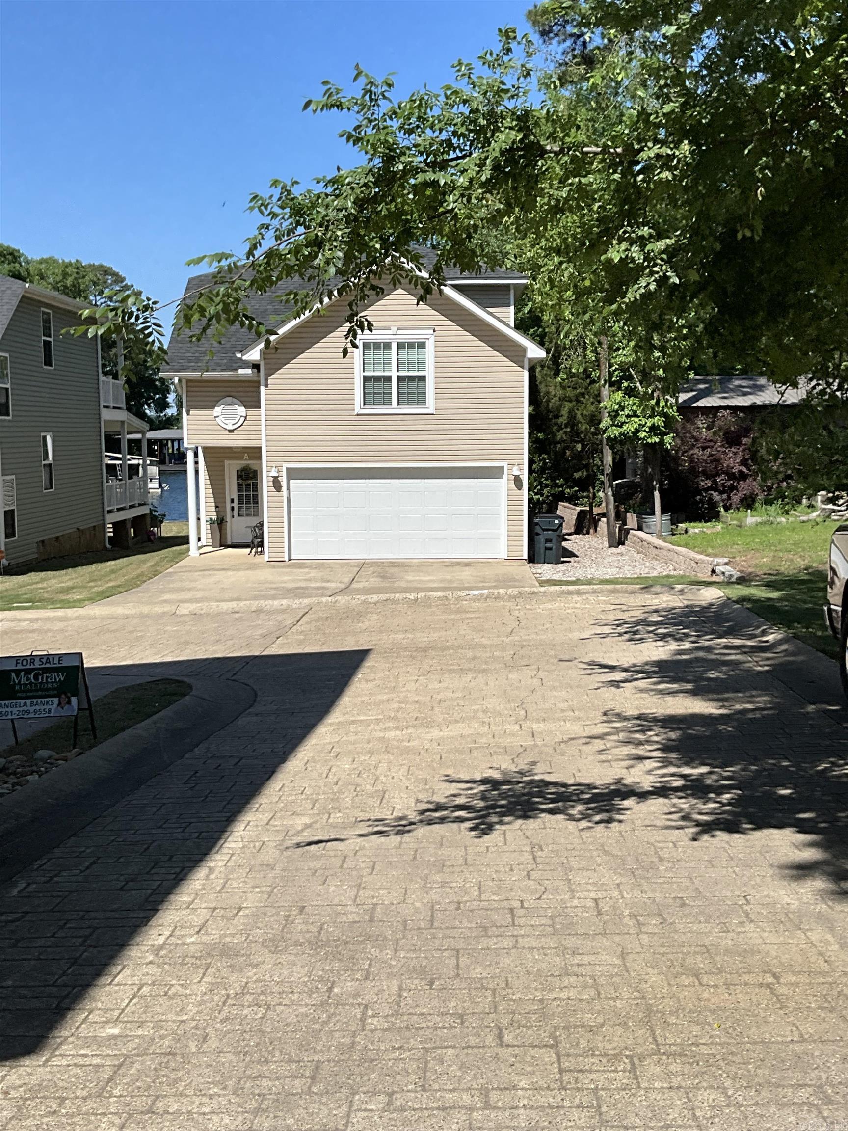 BAYSHORE TOWNHOMES - Residential