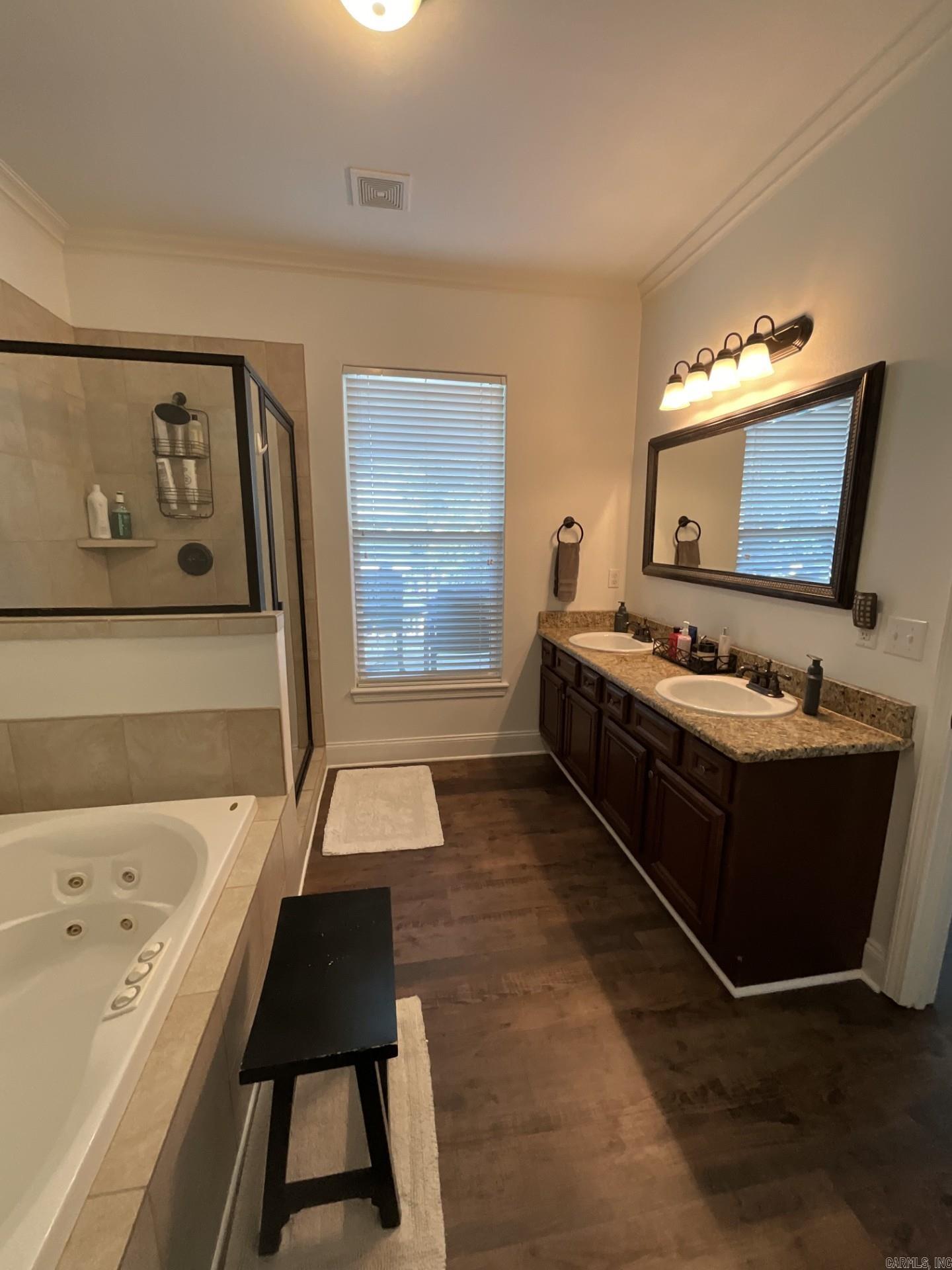 BAYSHORE TOWNHOMES - Residential