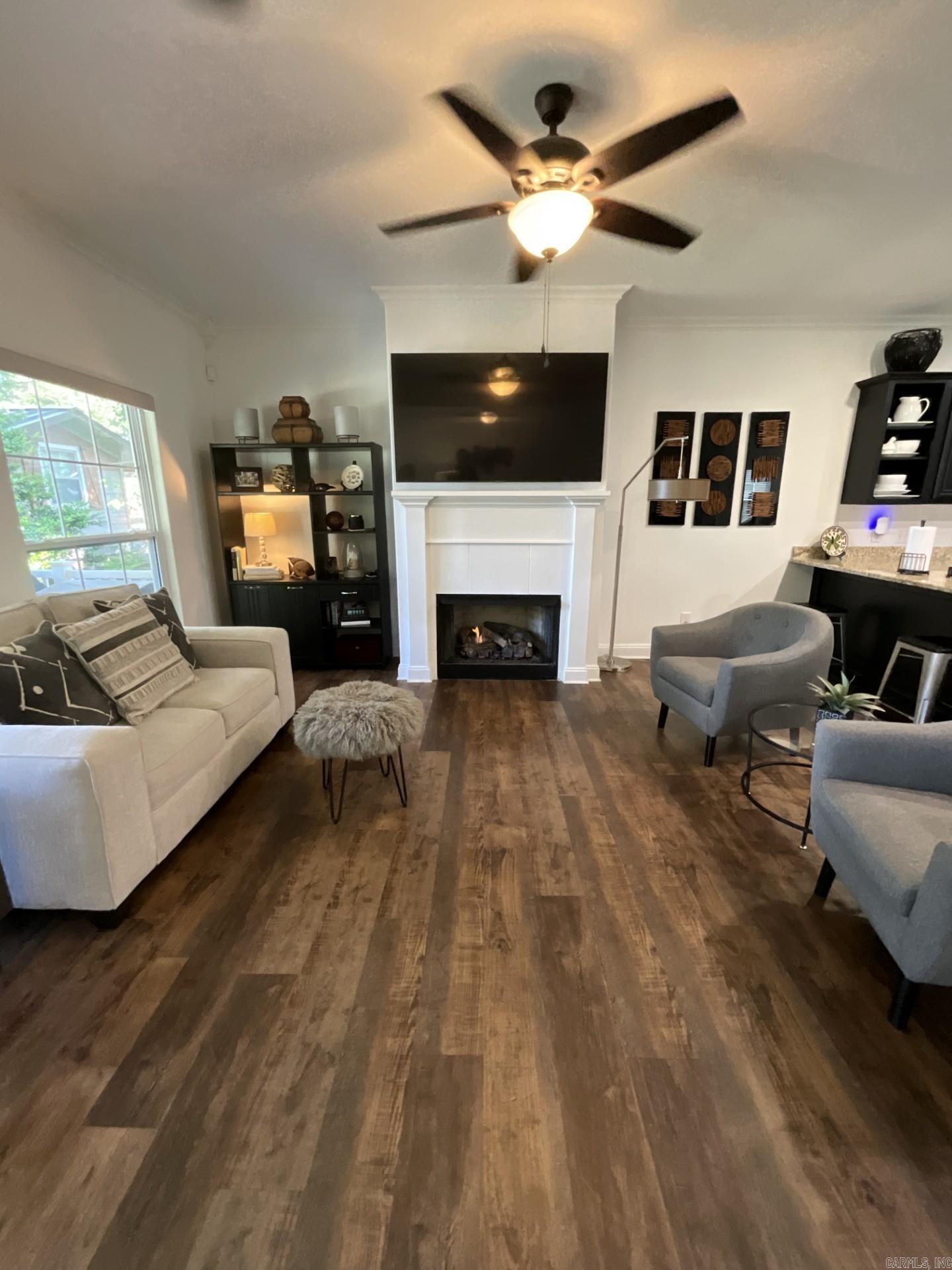 BAYSHORE TOWNHOMES - Residential