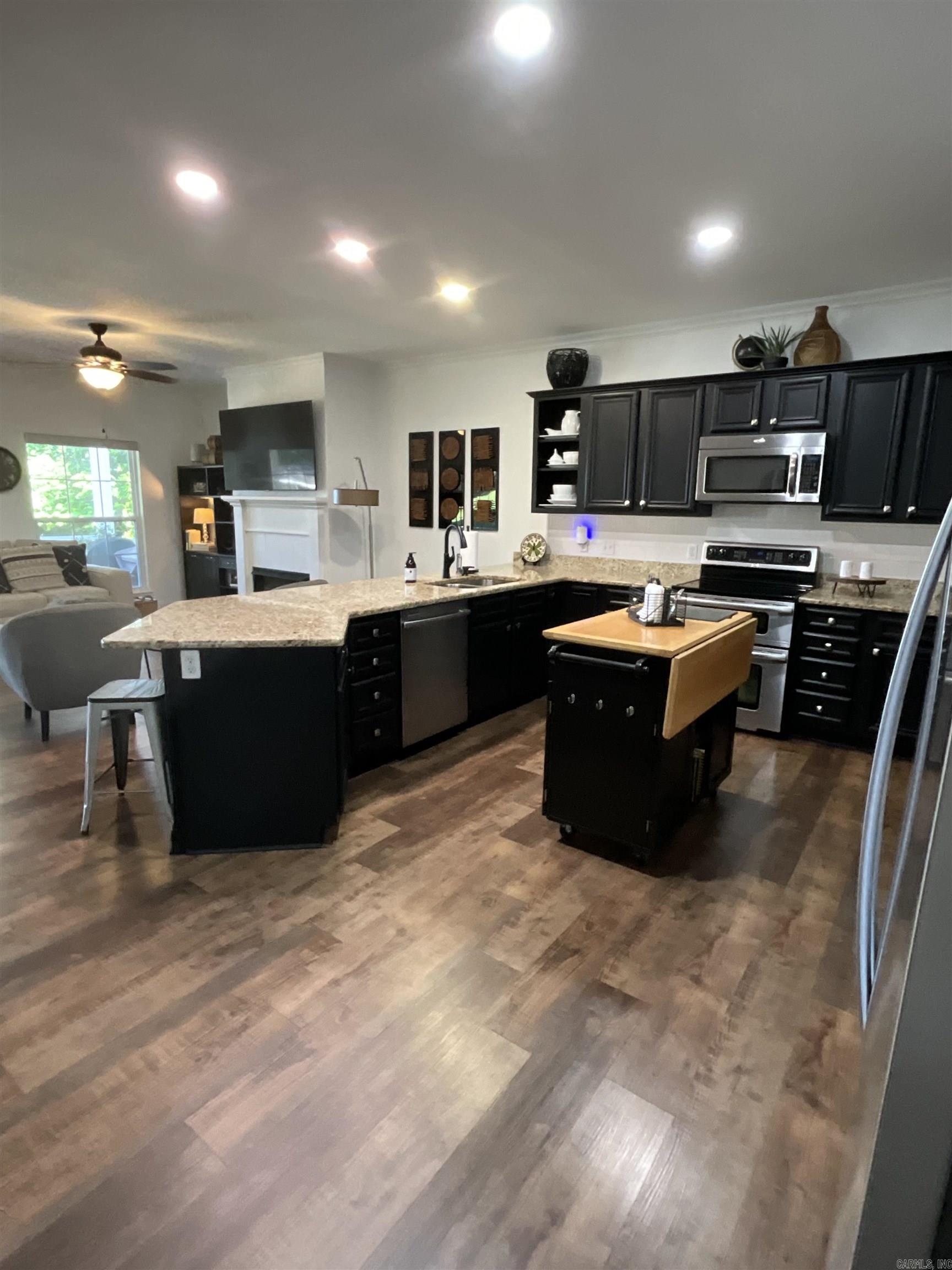 BAYSHORE TOWNHOMES - Residential