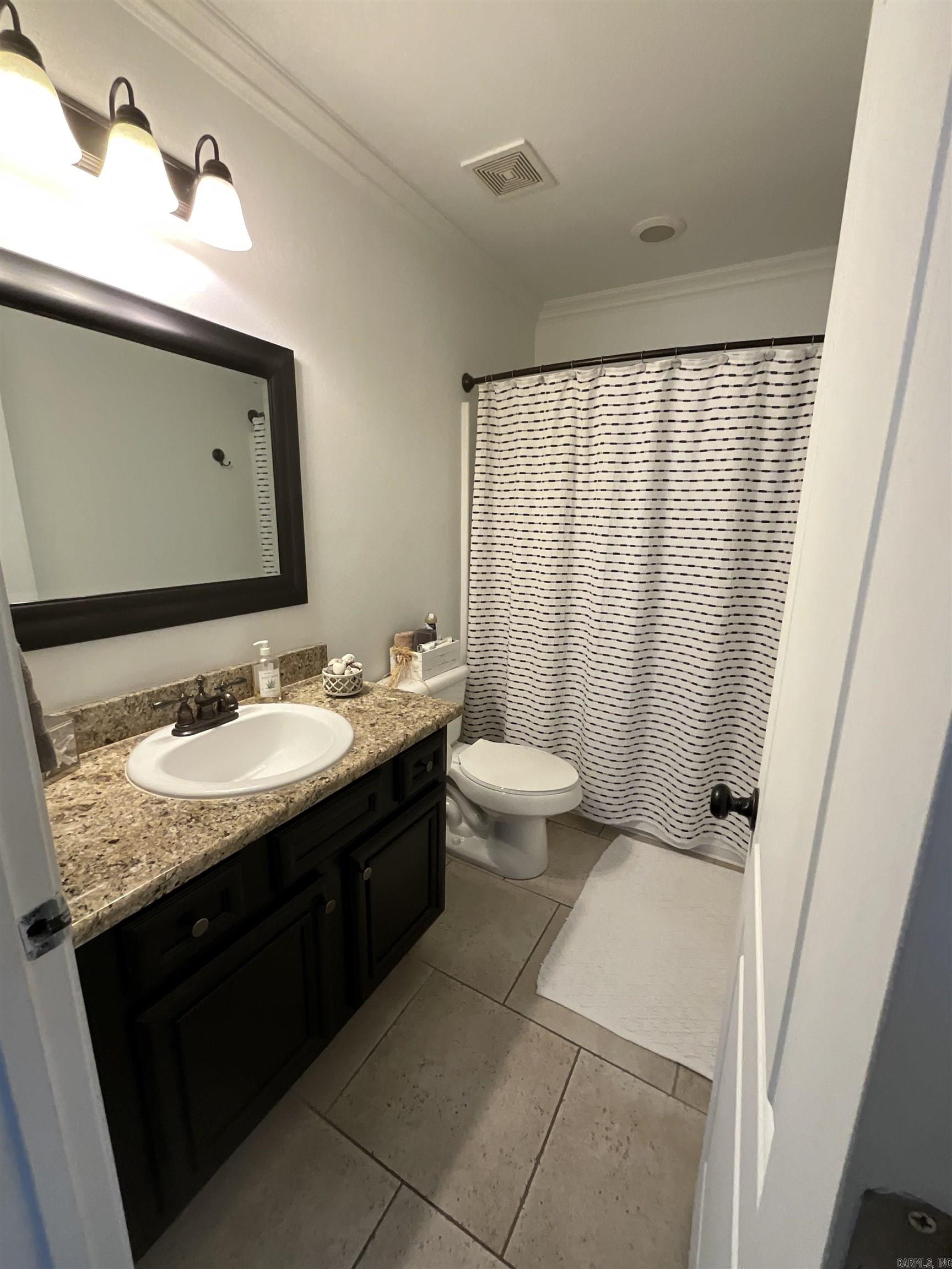 BAYSHORE TOWNHOMES - Residential
