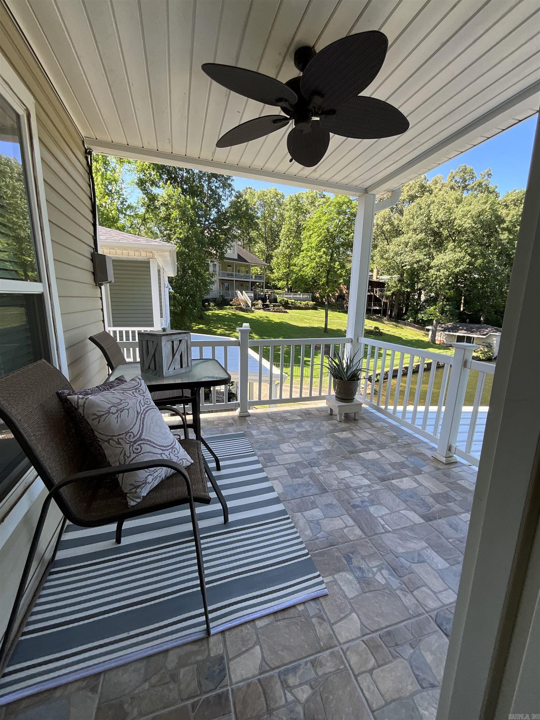 BAYSHORE TOWNHOMES - Residential