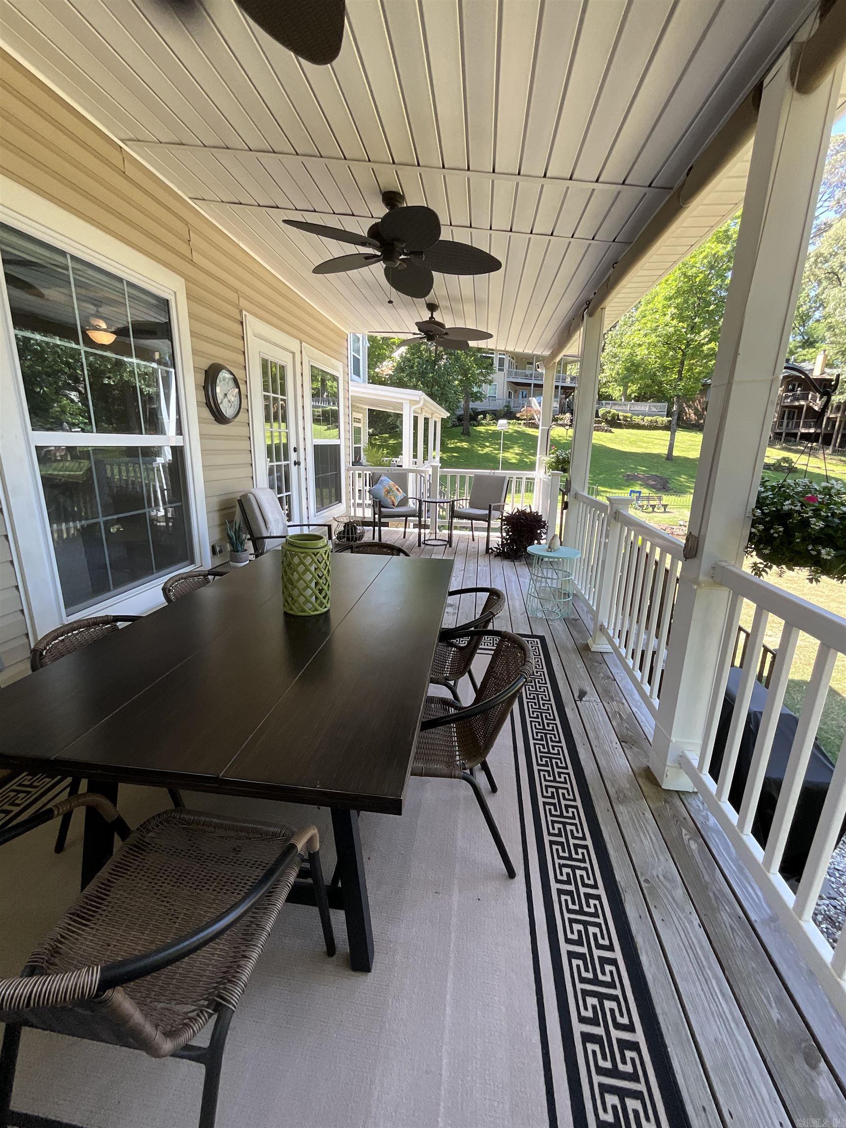 BAYSHORE TOWNHOMES - Residential
