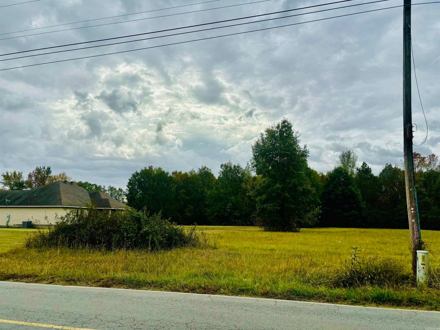 Build your dream home in this newer subdivision that has newer construction homes sitting on estate sized lots.  Easy access to I40, Little Rock/North Little Rock, Lonoke, Remington and Maybelline.  This lot is over an acre and has frontage on Kerr Road.  Bring your family home to country living at its best!