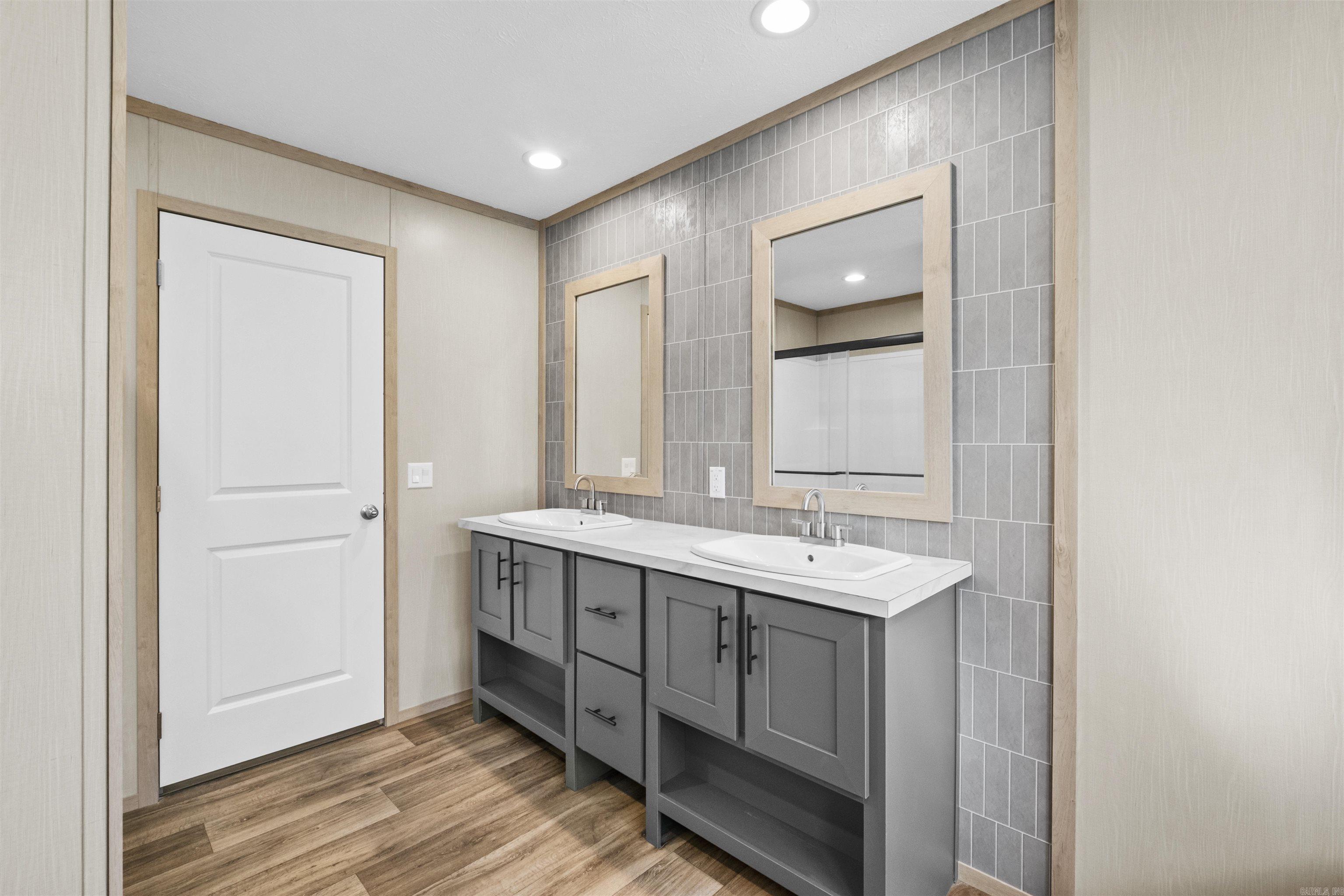 LAKE FARM - Residential