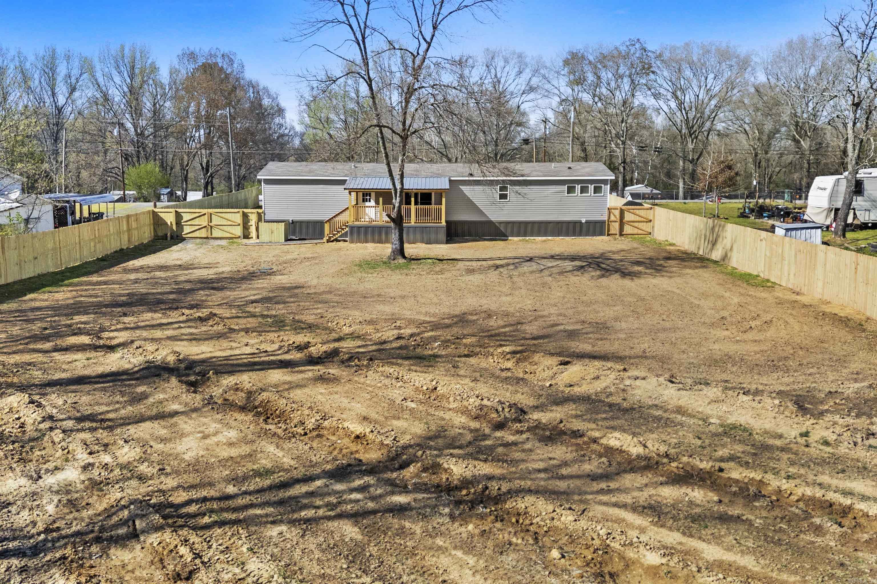 LAKE FARM - Residential