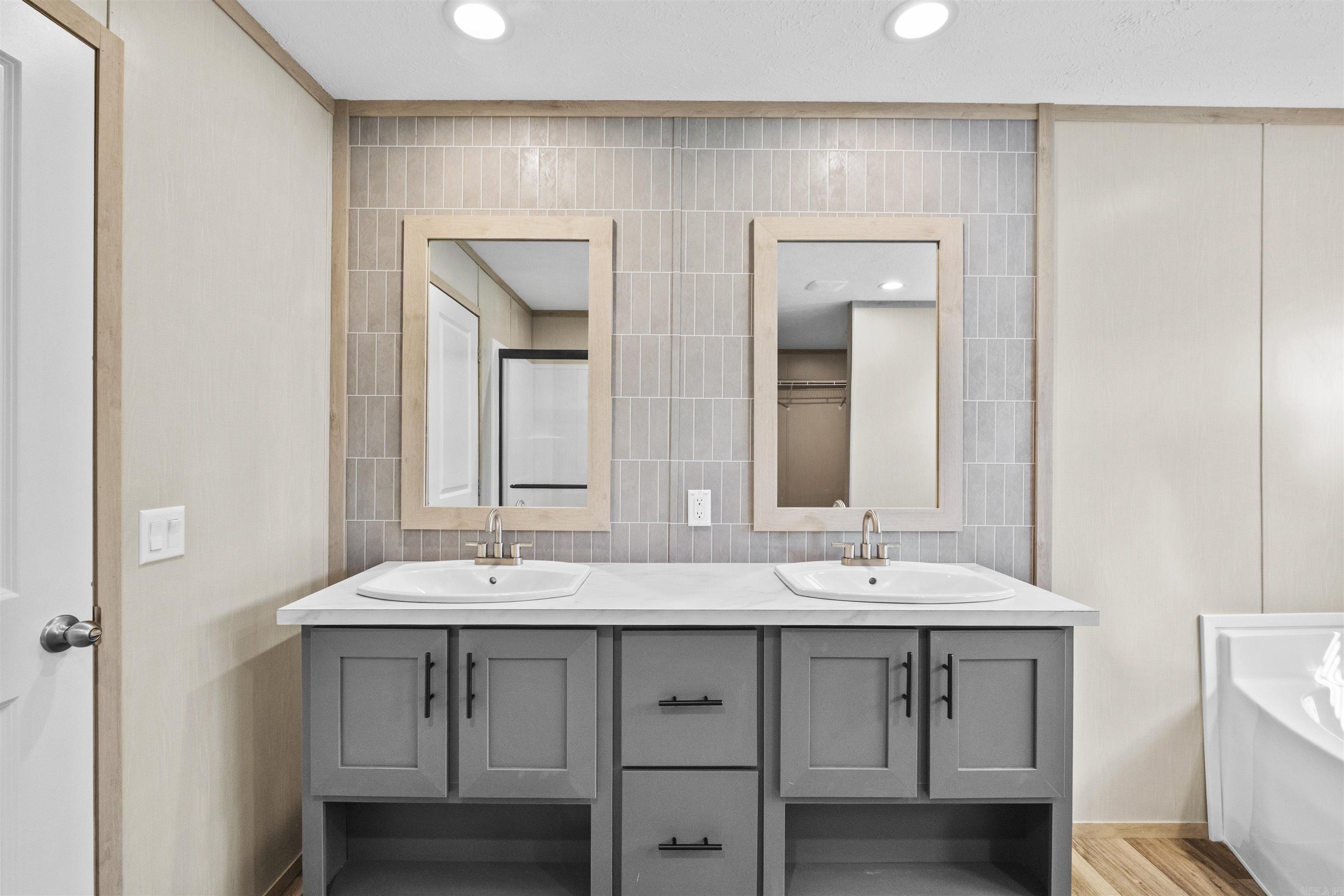 LAKE FARM - Residential