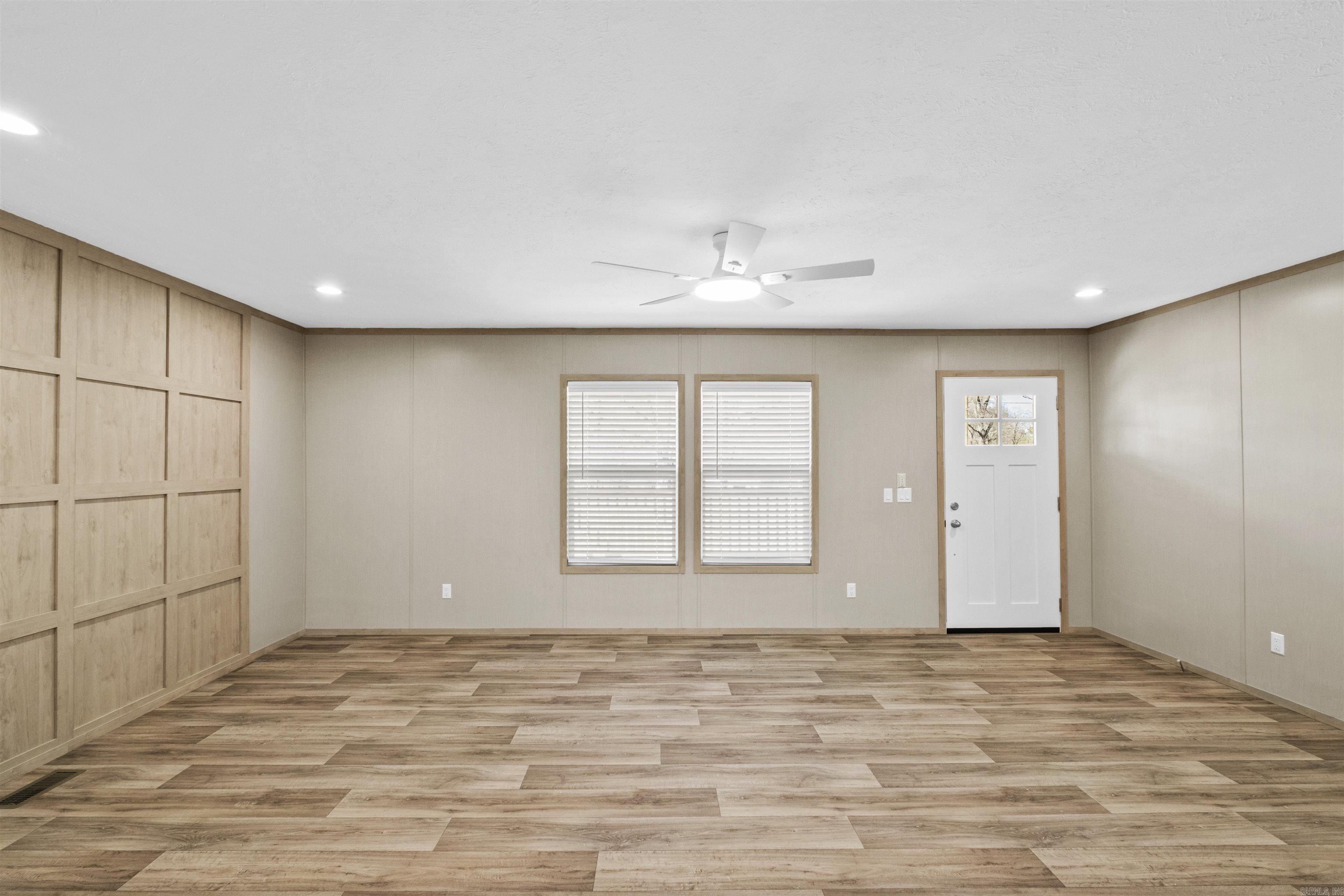 LAKE FARM - Residential