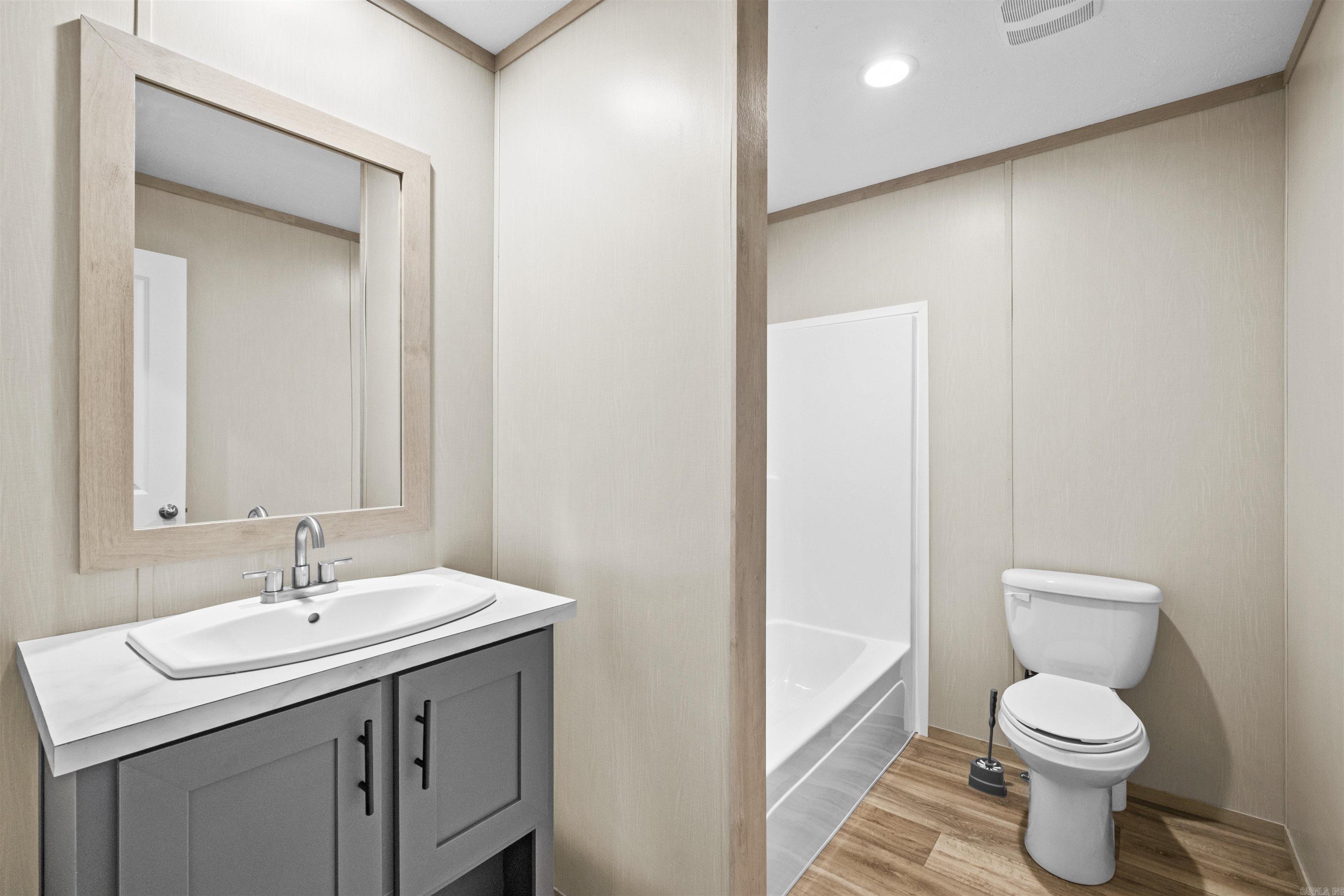 LAKE FARM - Residential