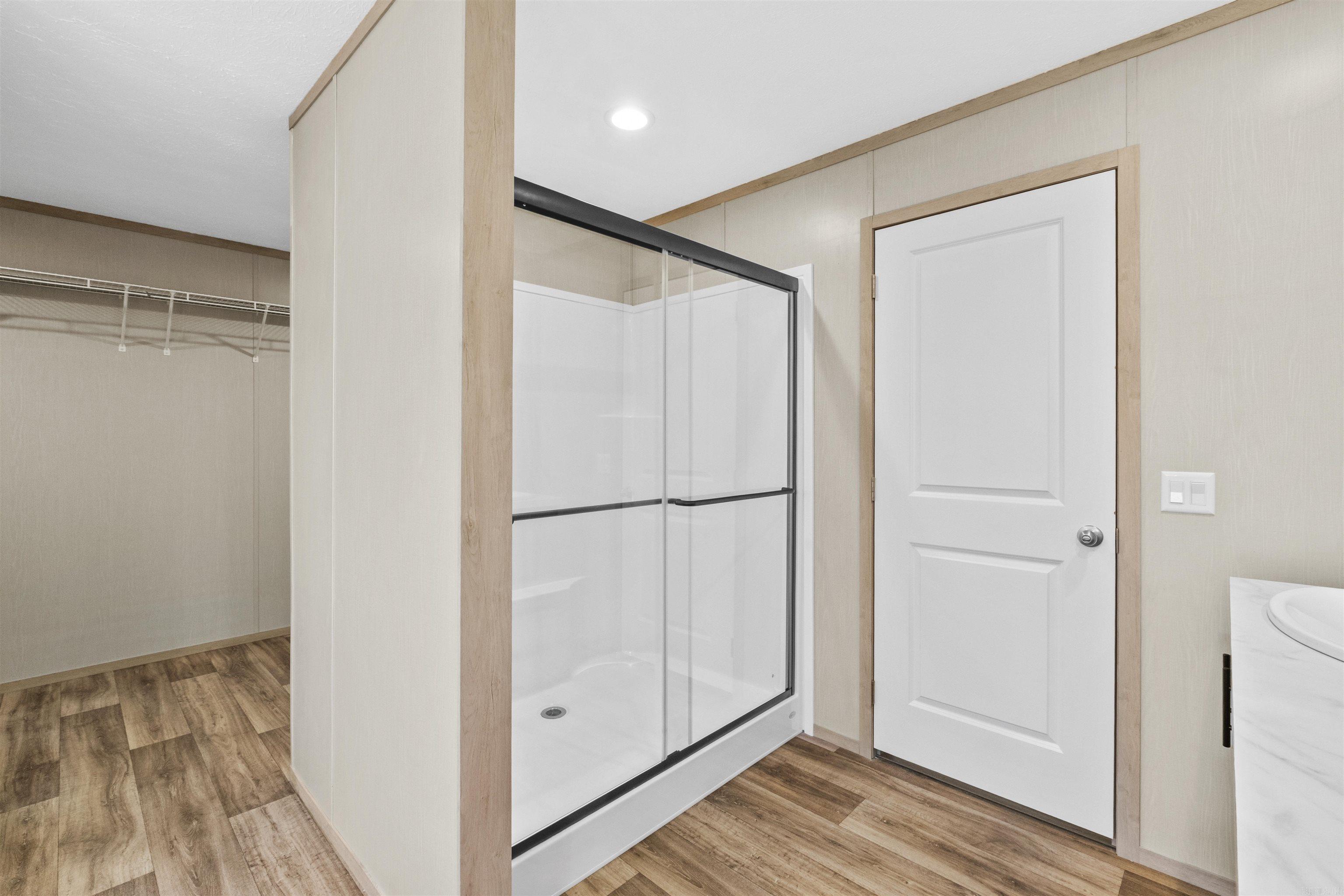 LAKE FARM - Residential