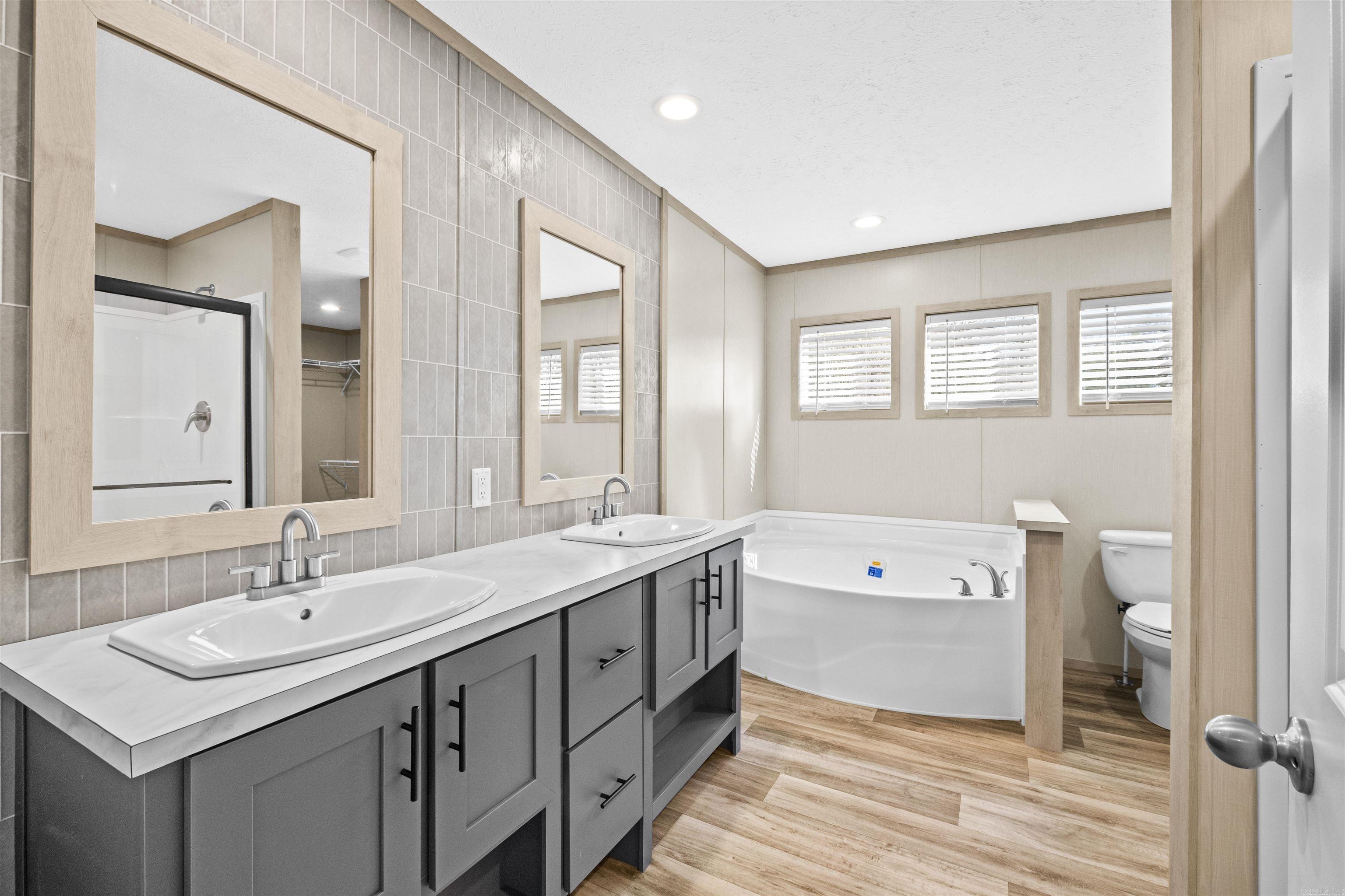 LAKE FARM - Residential