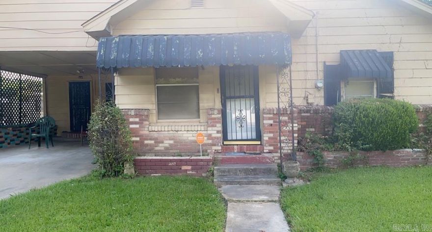 Investors dream deal! This 3 bedroom 1.5 bath home also includes 3 beautiful lots with the property. Call me today for your private showing!