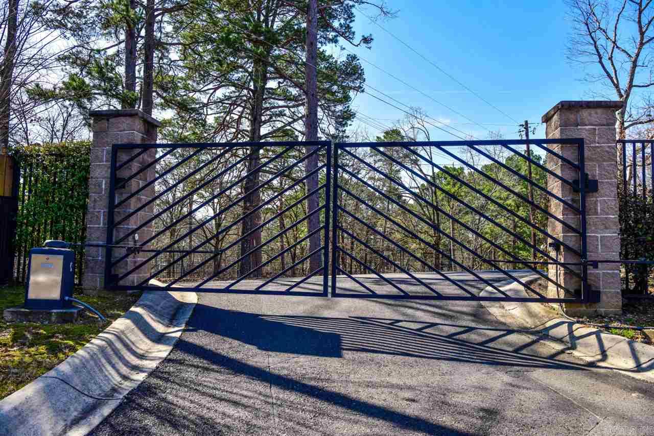 MAJESTIC LAKE VILLAGE TOWNHOMES - Residential