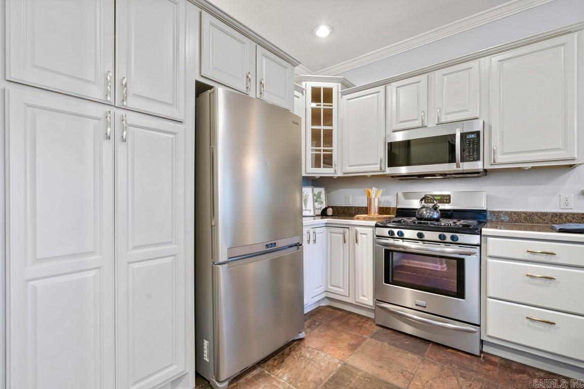 MAJESTIC LAKE VILLAGE TOWNHOMES - Residential