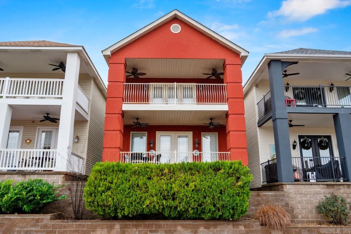 MAJESTIC LAKE VILLAGE TOWNHOMES - Residential