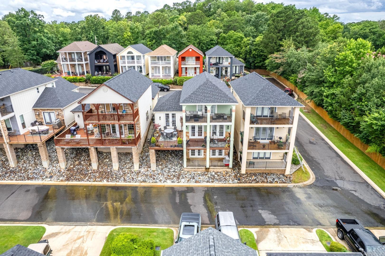 MAJESTIC LAKE VILLAGE TOWNHOMES - Residential