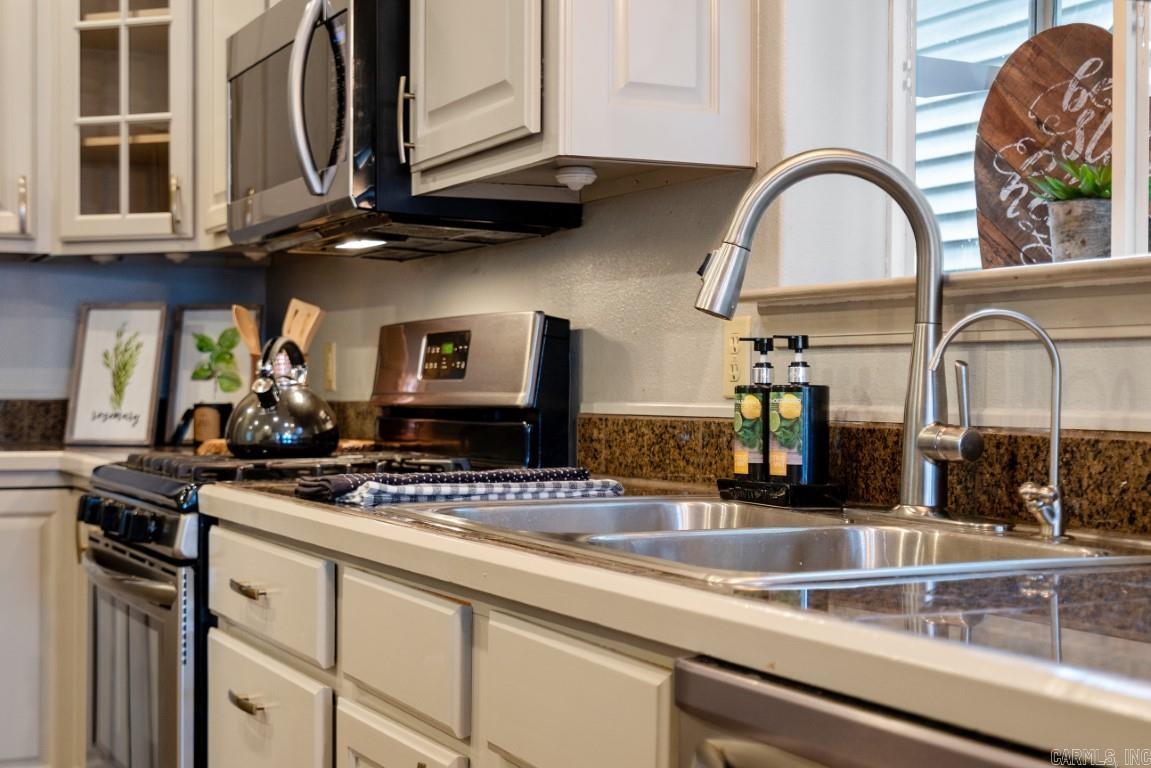 MAJESTIC LAKE VILLAGE TOWNHOMES - Residential